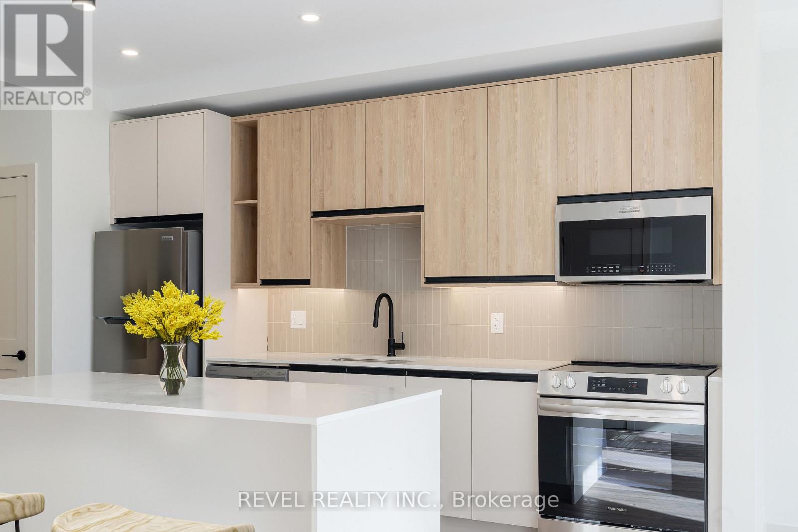 405 - 4390 Hillview Drive, Lincoln, Ontario  L0R 1B8 - Photo 2 - X12719522