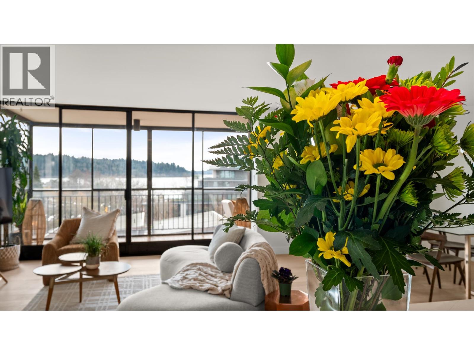 401 475 13th Street, West Vancouver, British Columbia  V7T 2N7 - Photo 2 - R3081961