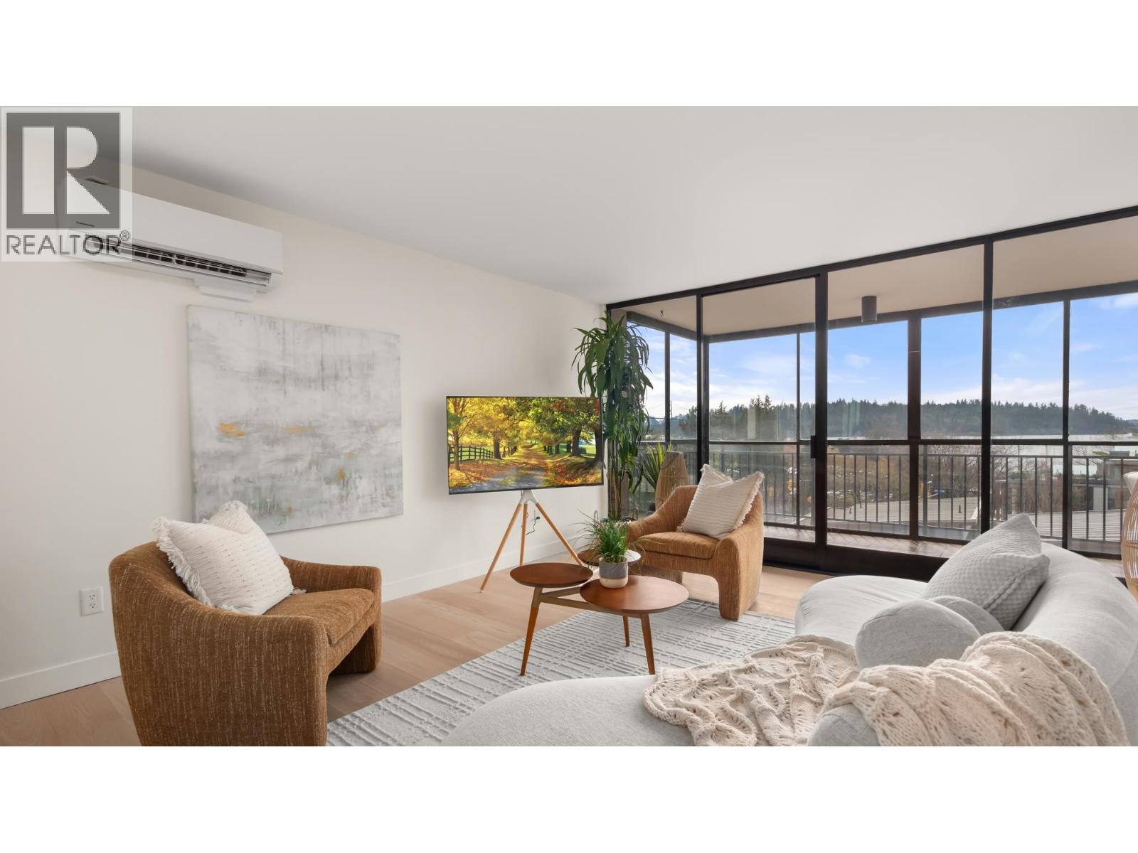 401 475 13th Street, West Vancouver, British Columbia  V7T 2N7 - Photo 1 - R3081961