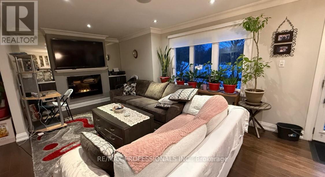 58 Rutledge Road, Mississauga, Ontario  L5M 1H4 - Photo 6 - W12718862