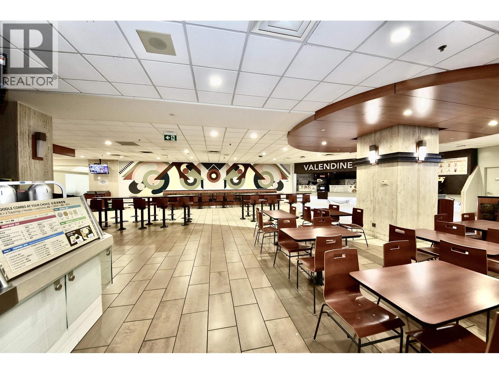 Listing Picture 13 of 17 : 224 1055 W GEORGIA STREET, Vancouver / 溫哥華 - 魯藝地產 Yvonne Lu Group - MLS Medallion Club Member