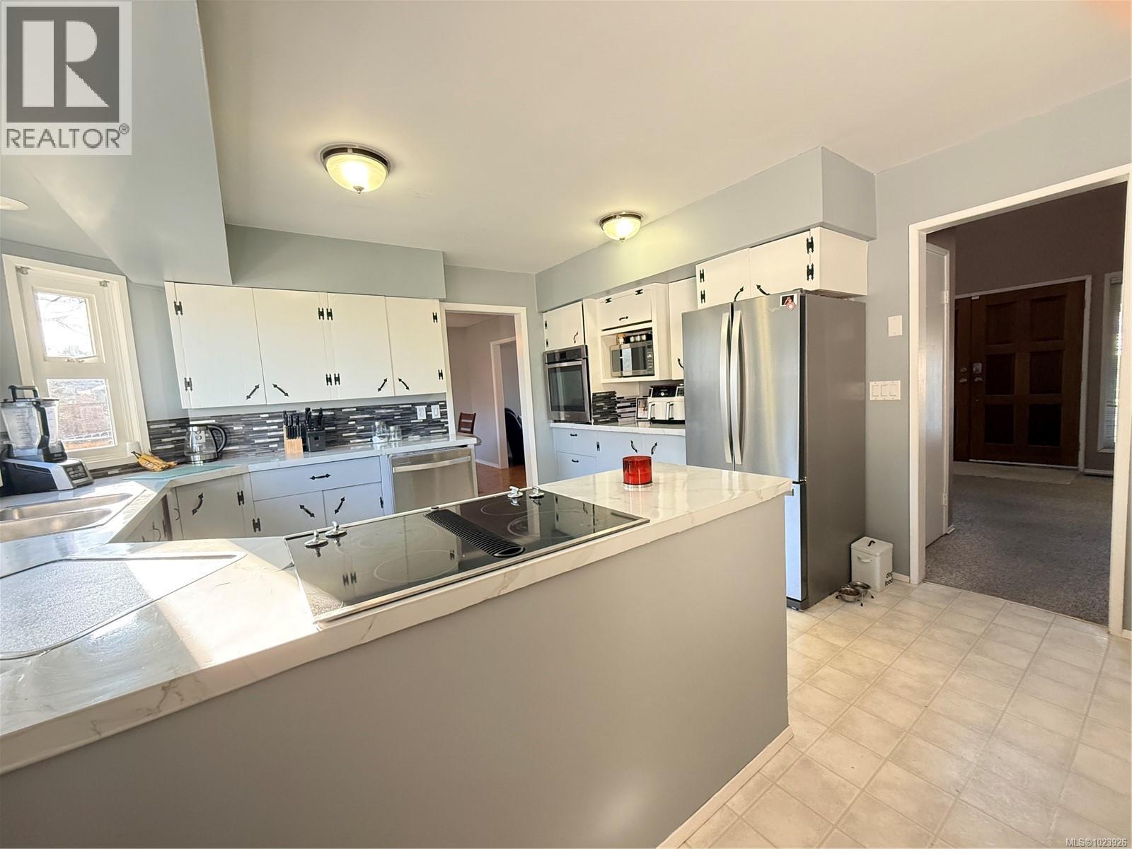 2718 Brockington Pl, Port Mcneill, British Columbia  V0N 2R0 - Photo 10 - 1023926