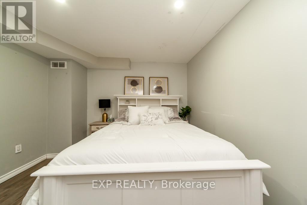 1447 Fleming Court, Oshawa, Ontario  L1J 8B1 - Photo 7 - E12719532