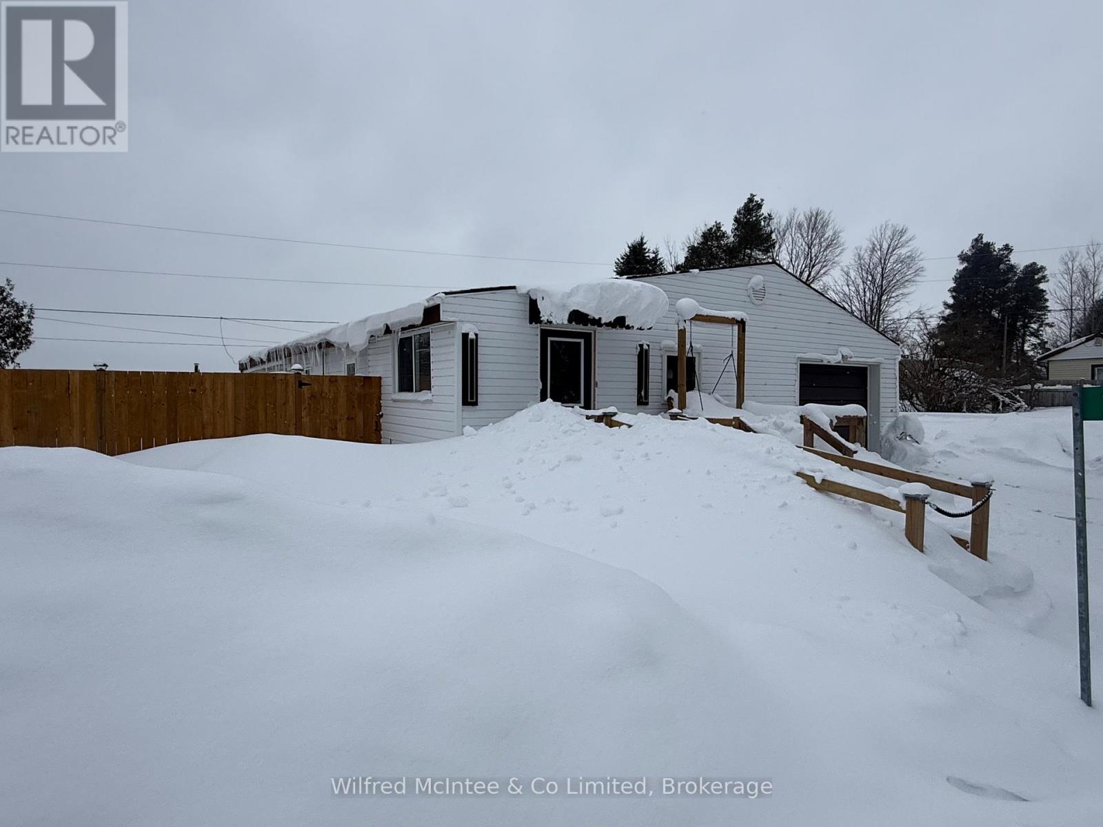 23 BLUEJAY COURT, Brockton, Ontario