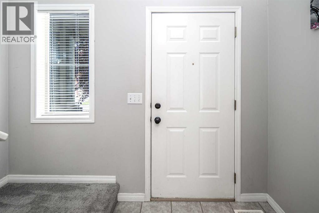 17 Hidden Creek Rise Nw, Calgary, Alberta  T3A 6L3 - Photo 3 - A2250074