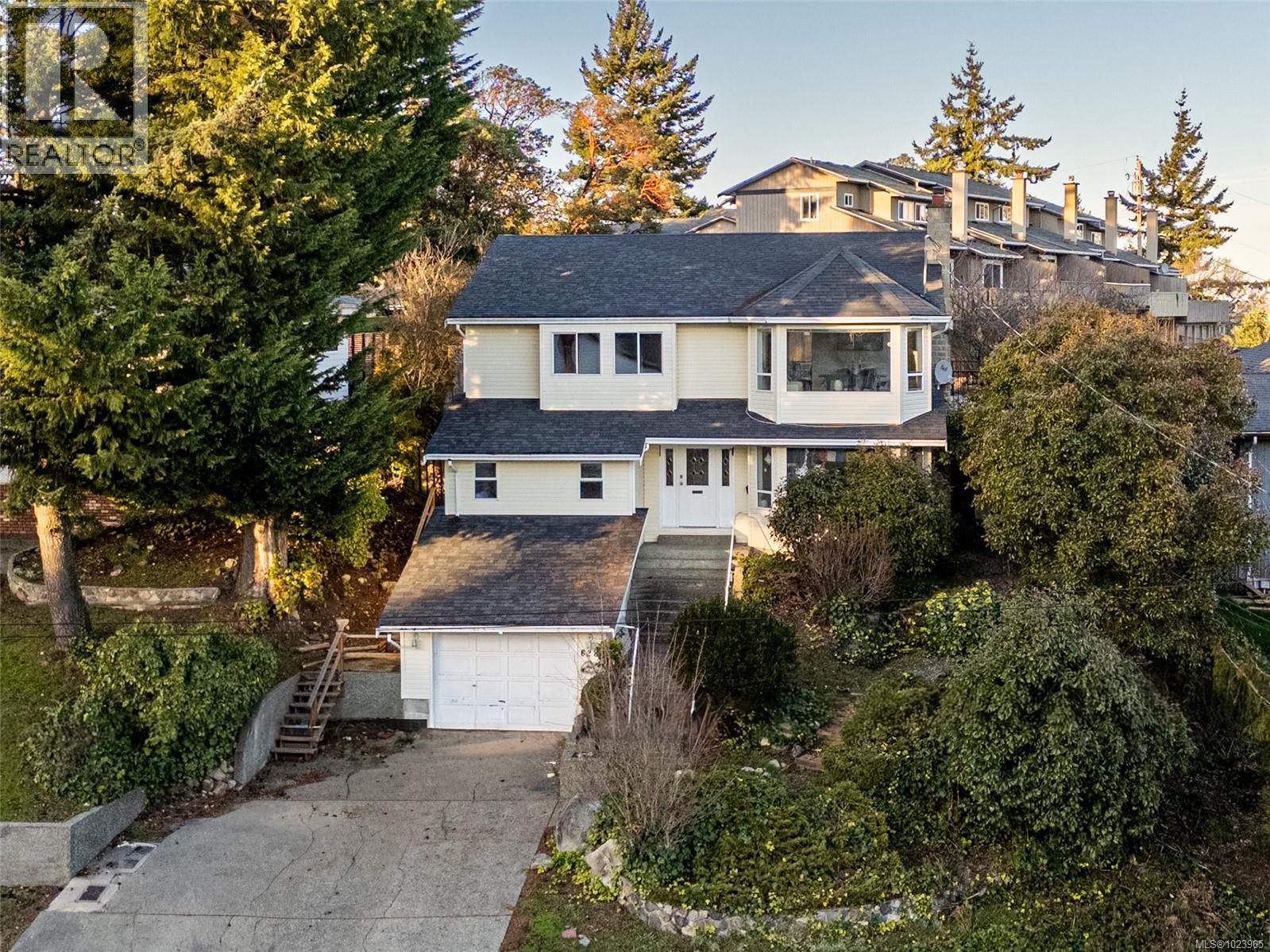 628 Cairndale Rd, Colwood, British Columbia