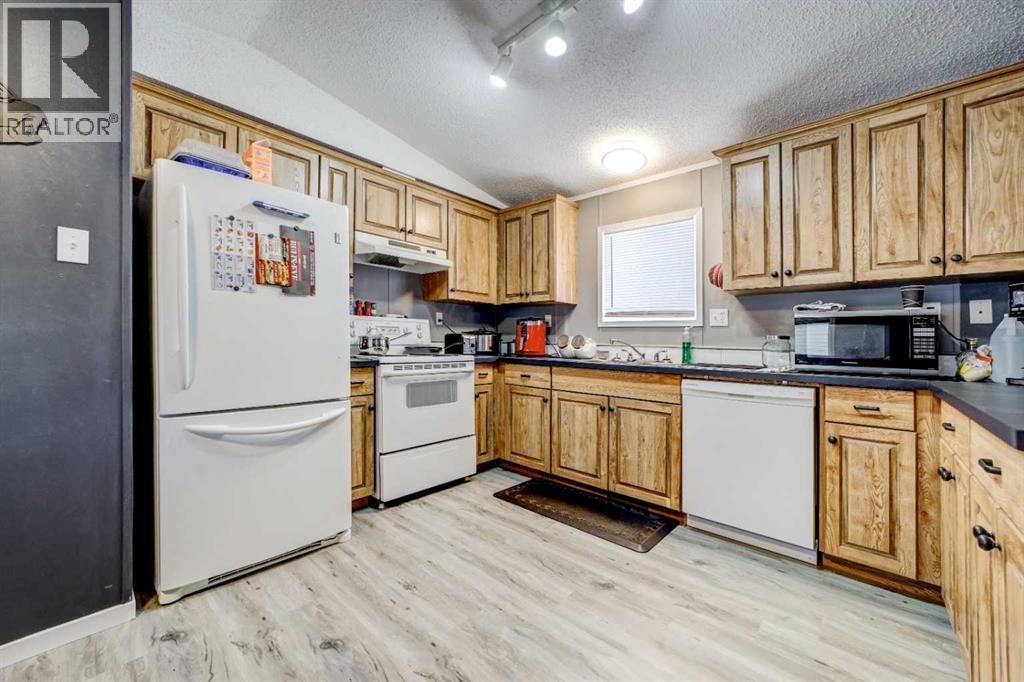 308 Station Boulevard, Coaldale, Alberta  T1M 1P6 - Photo 8 - A2272823