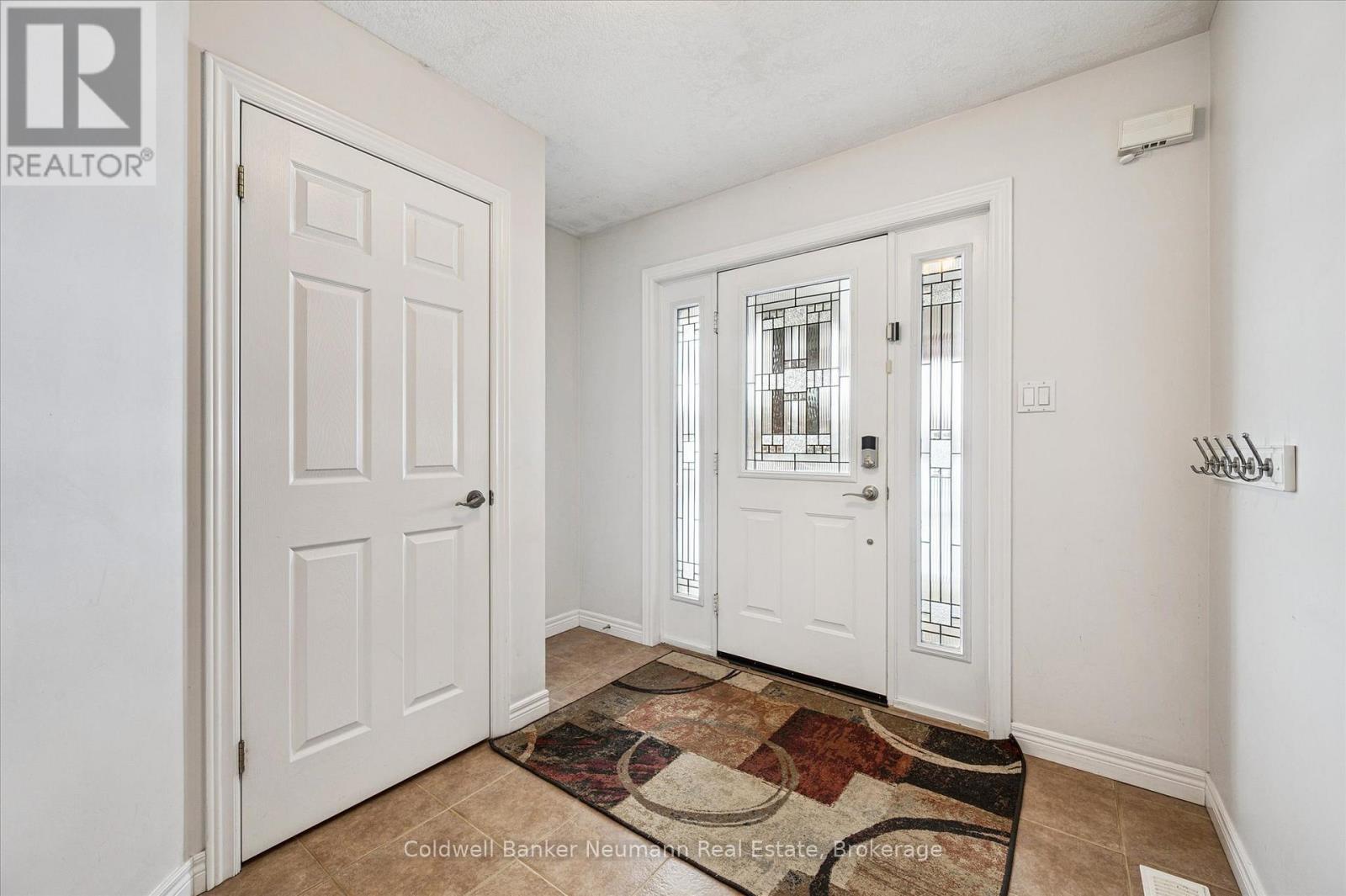 176 Colonial Drive, Guelph, Ontario  N1L 1T7 - Photo 4 - X12719600