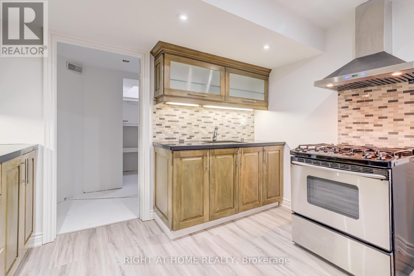 (Bsmt) - 12 Edmonton Street, Brampton, Ontario  L6Y 5L2 - Photo 14 - W12719414