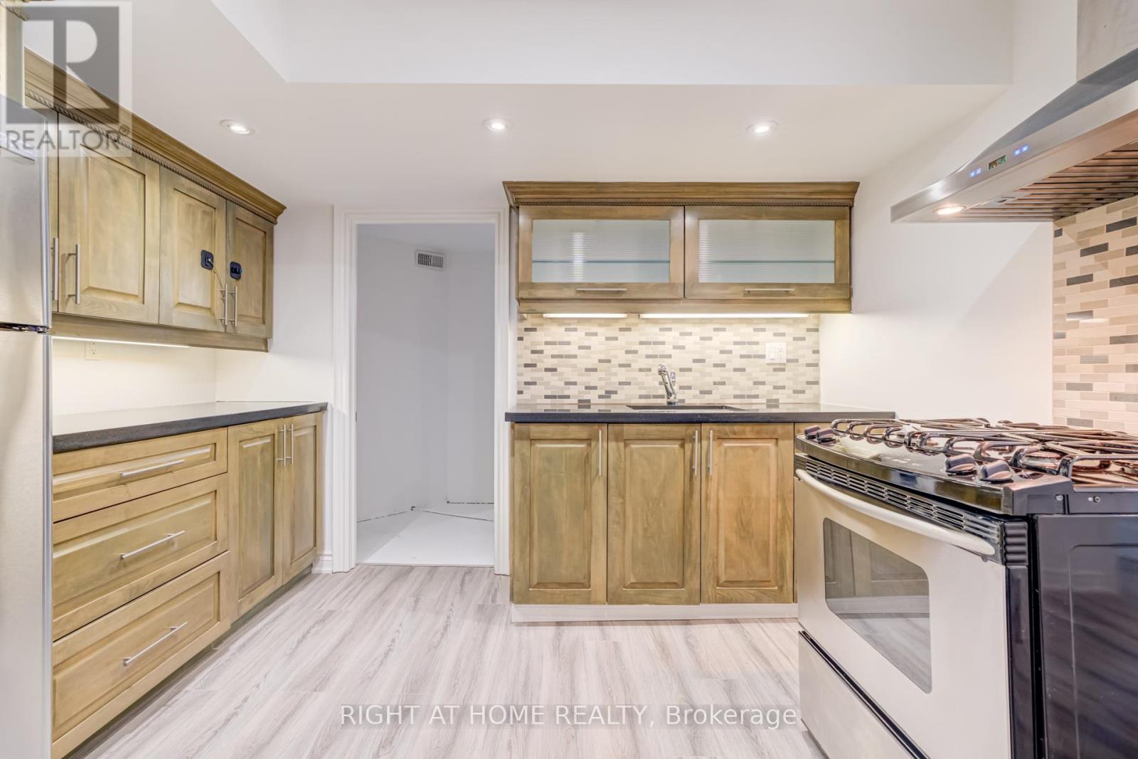 (Bsmt) - 12 Edmonton Street, Brampton, Ontario  L6Y 5L2 - Photo 16 - W12719414