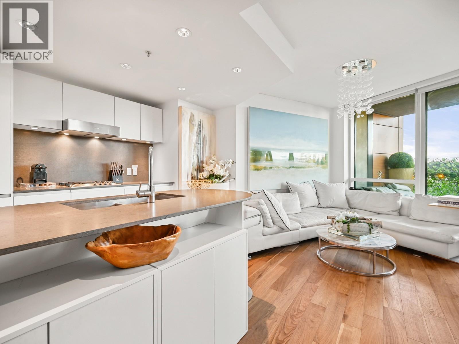 803 8555 Granville Street, Vancouver, British Columbia  V6P 0C3 - Photo 2 - R3080643