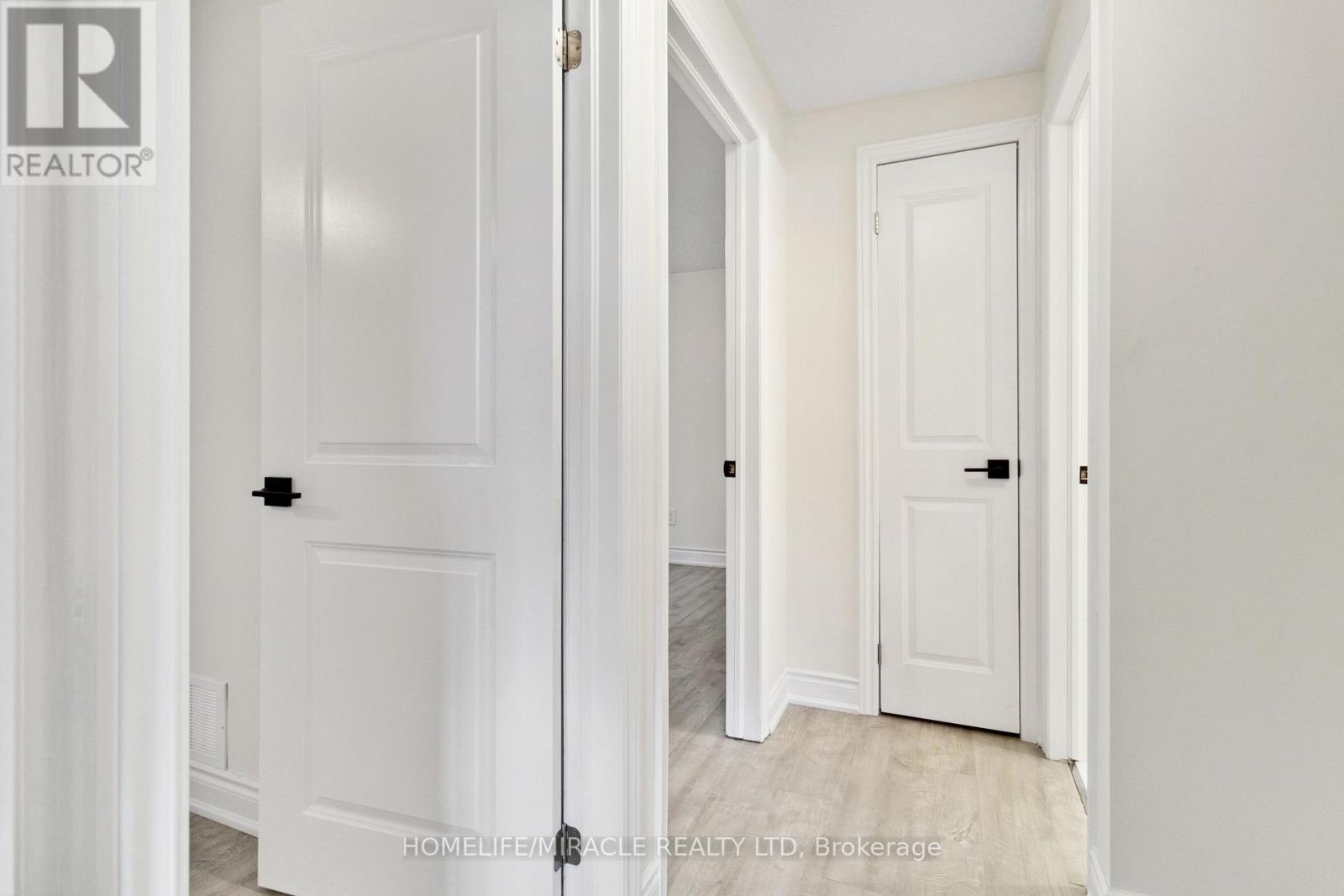 3642 Ellengale Drive, Mississauga, Ontario  L5C 1Z7 - Photo 18 - W12719620