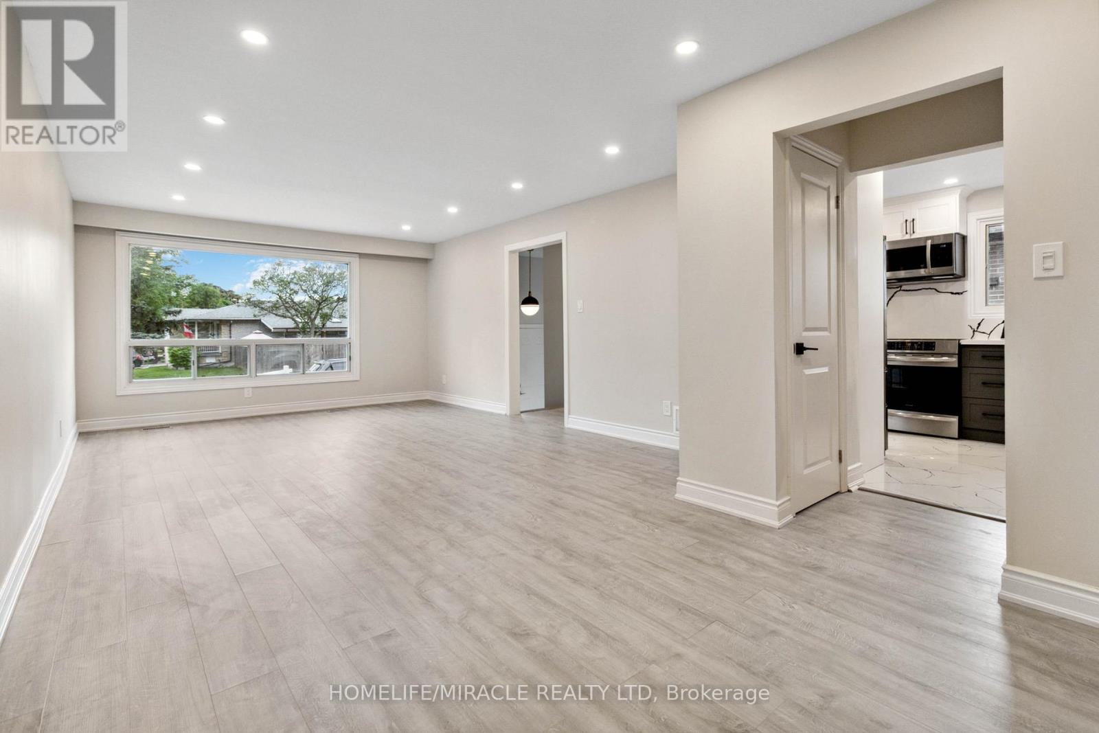 3642 Ellengale Drive, Mississauga, Ontario  L5C 1Z7 - Photo 19 - W12719620