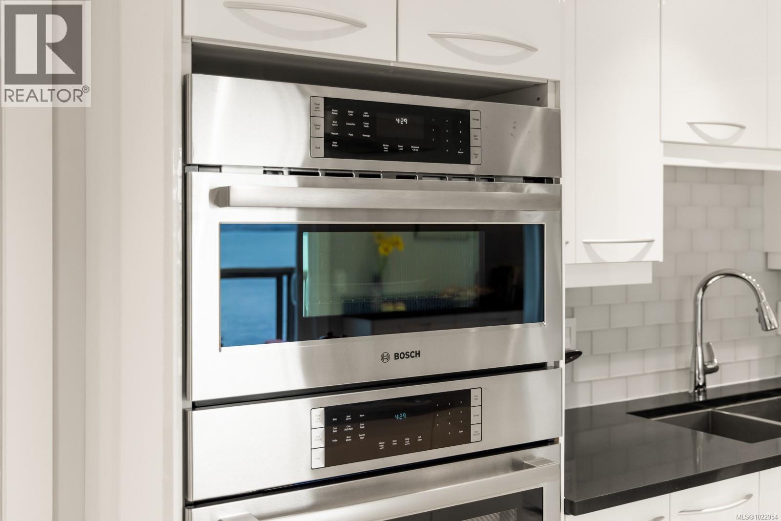 404 Constance Ave, Esquimalt, British Columbia  V9A 6N3 - Photo 14 - 1022954