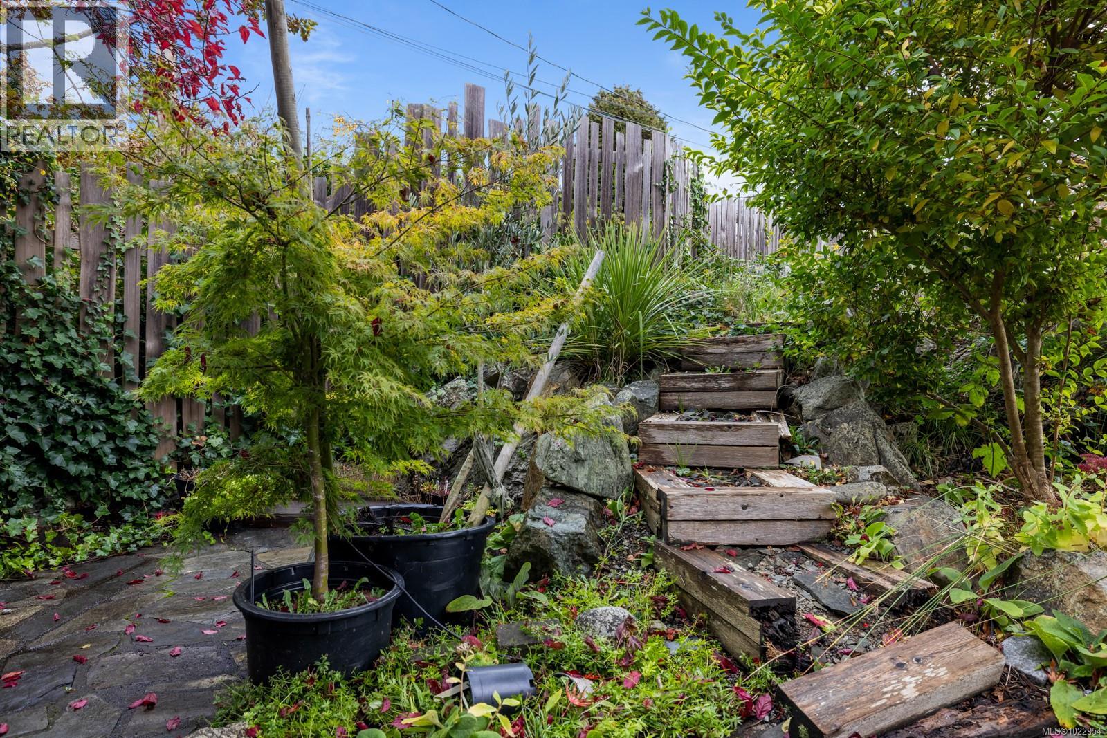 404 Constance Ave, Esquimalt, British Columbia  V9A 6N3 - Photo 54 - 1022954