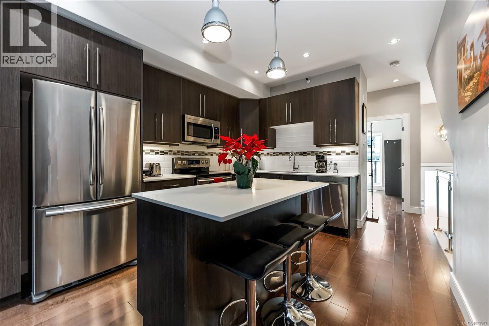 143 300 Phelps Ave, Langford, British Columbia  V9B 6L3 - Photo 2 - 1023957