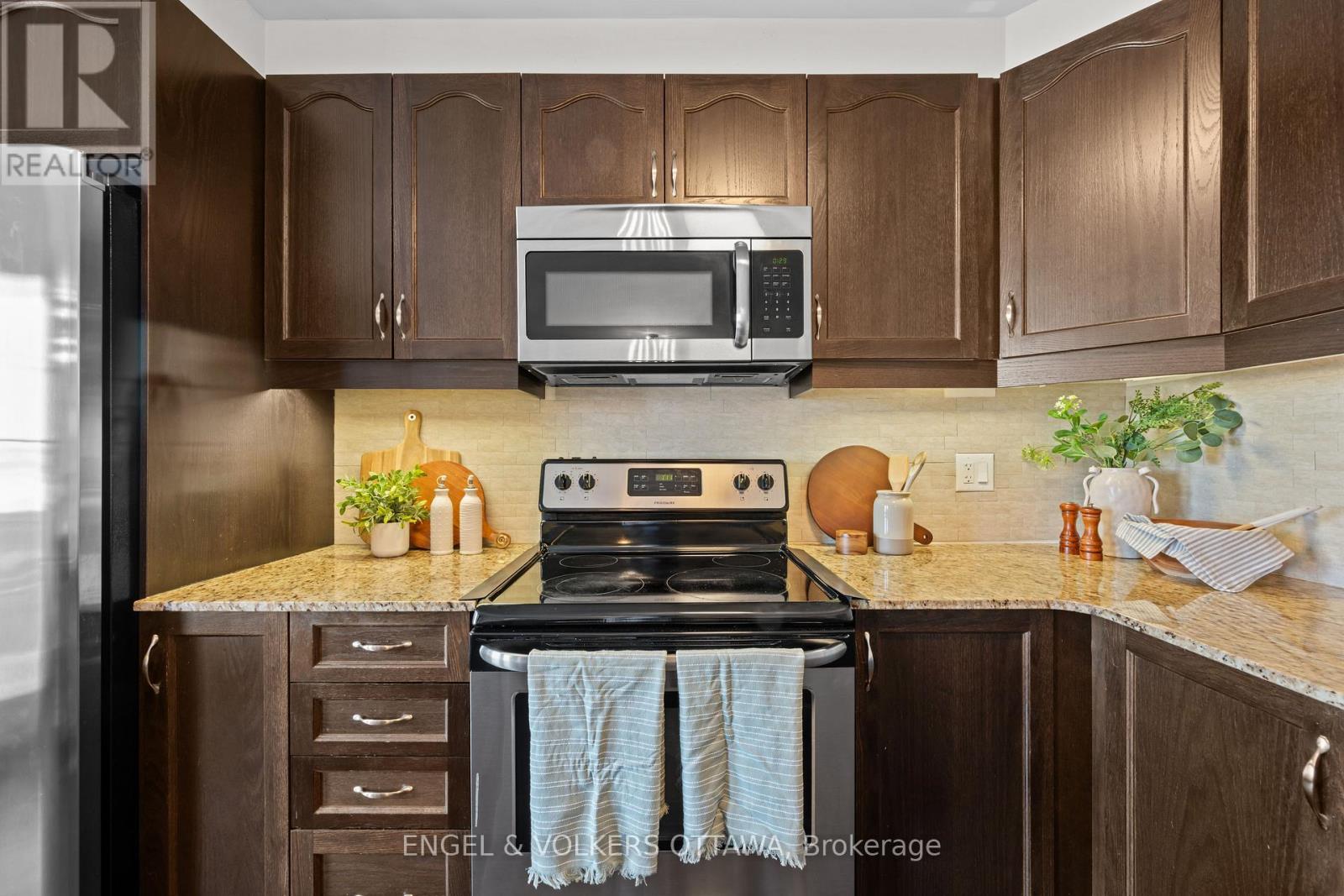 719 Maloja Way, Ottawa, Ontario  K2S 0N6 - Photo 18 - X12719692