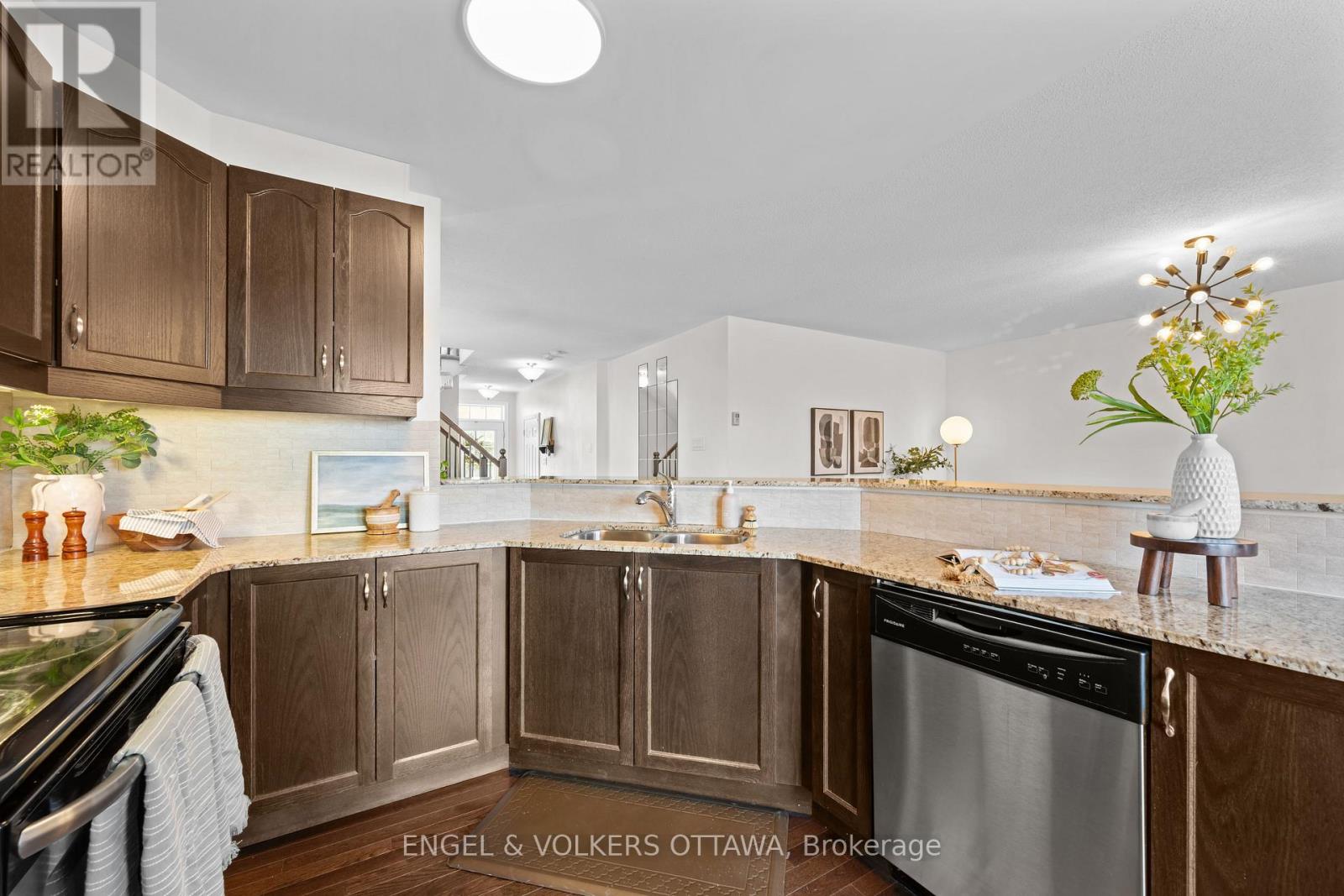 719 Maloja Way, Ottawa, Ontario  K2S 0N6 - Photo 19 - X12719692