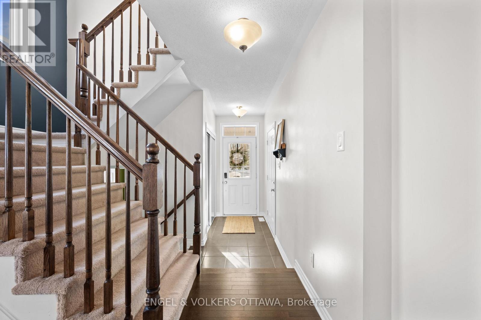 719 Maloja Way, Ottawa, Ontario  K2S 0N6 - Photo 3 - X12719692