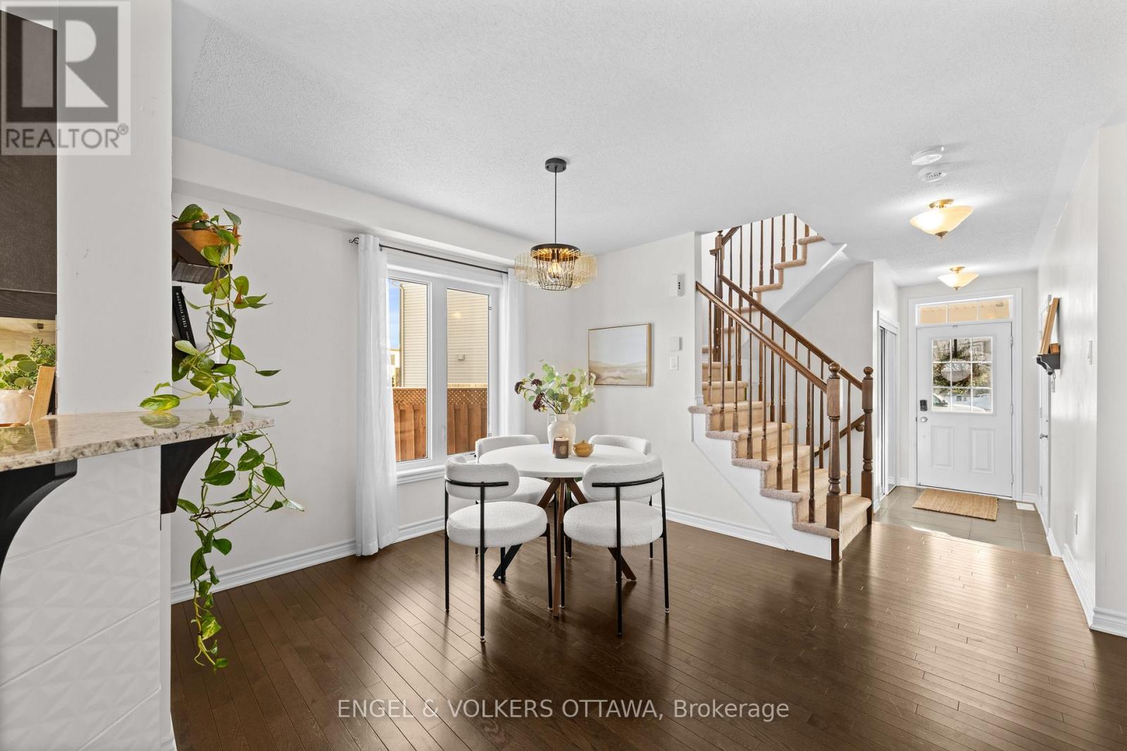 719 Maloja Way, Ottawa, Ontario  K2S 0N6 - Photo 4 - X12719692