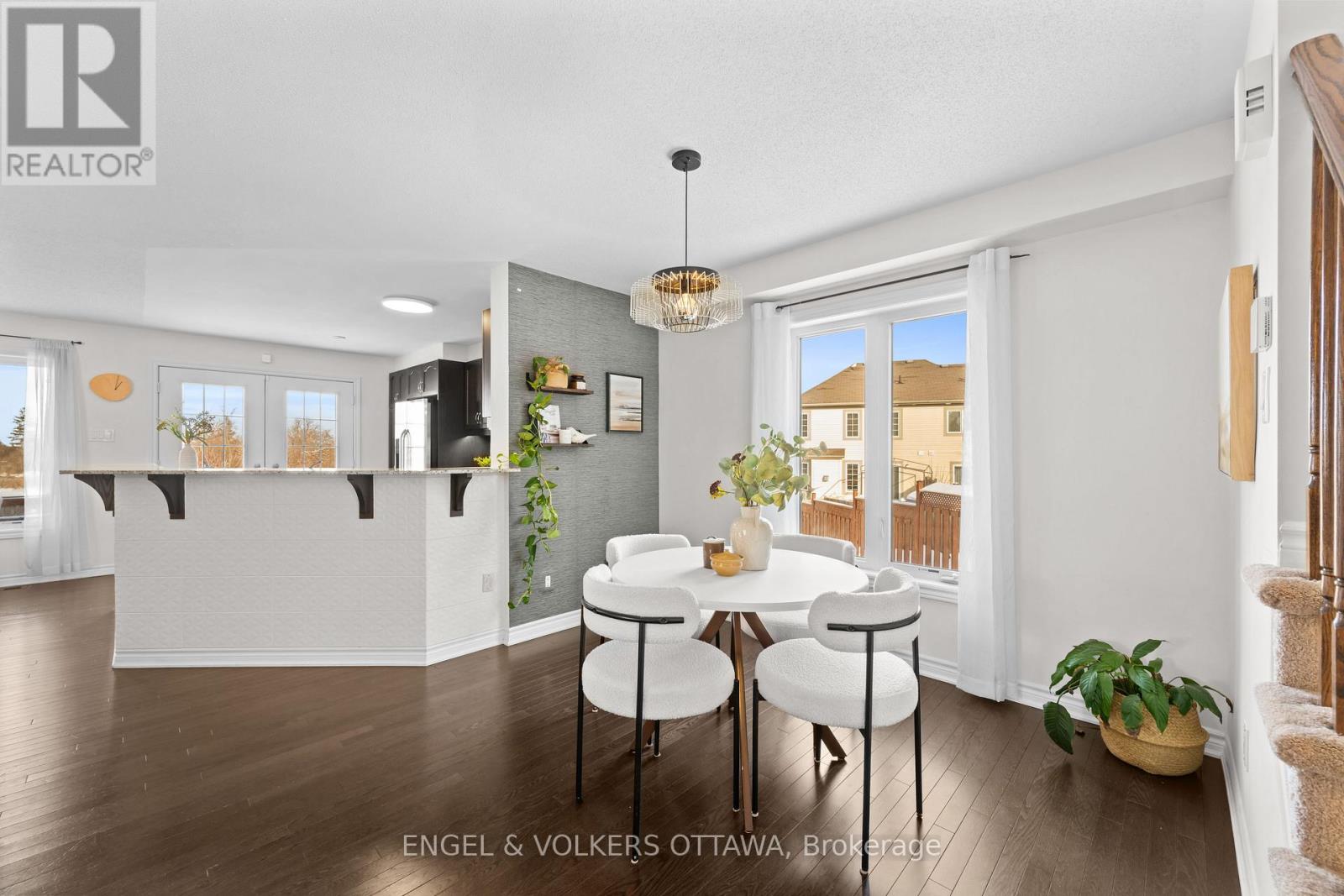 719 Maloja Way, Ottawa, Ontario  K2S 0N6 - Photo 5 - X12719692