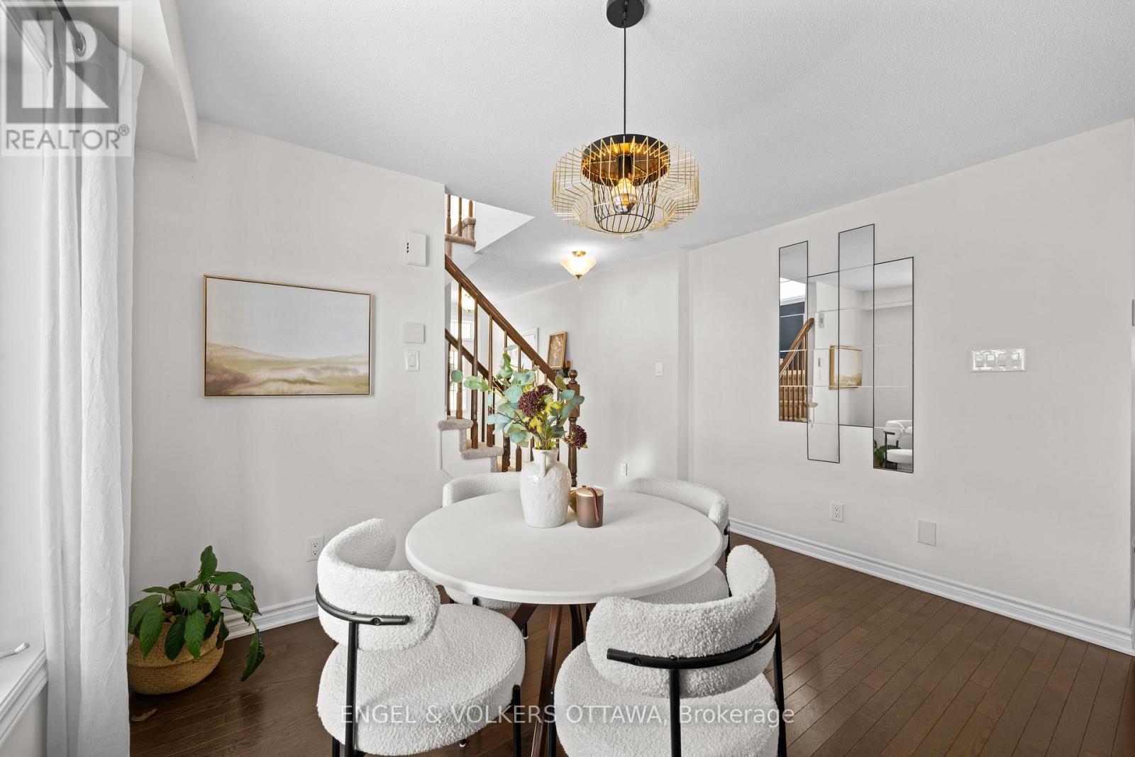 719 Maloja Way, Ottawa, Ontario  K2S 0N6 - Photo 6 - X12719692