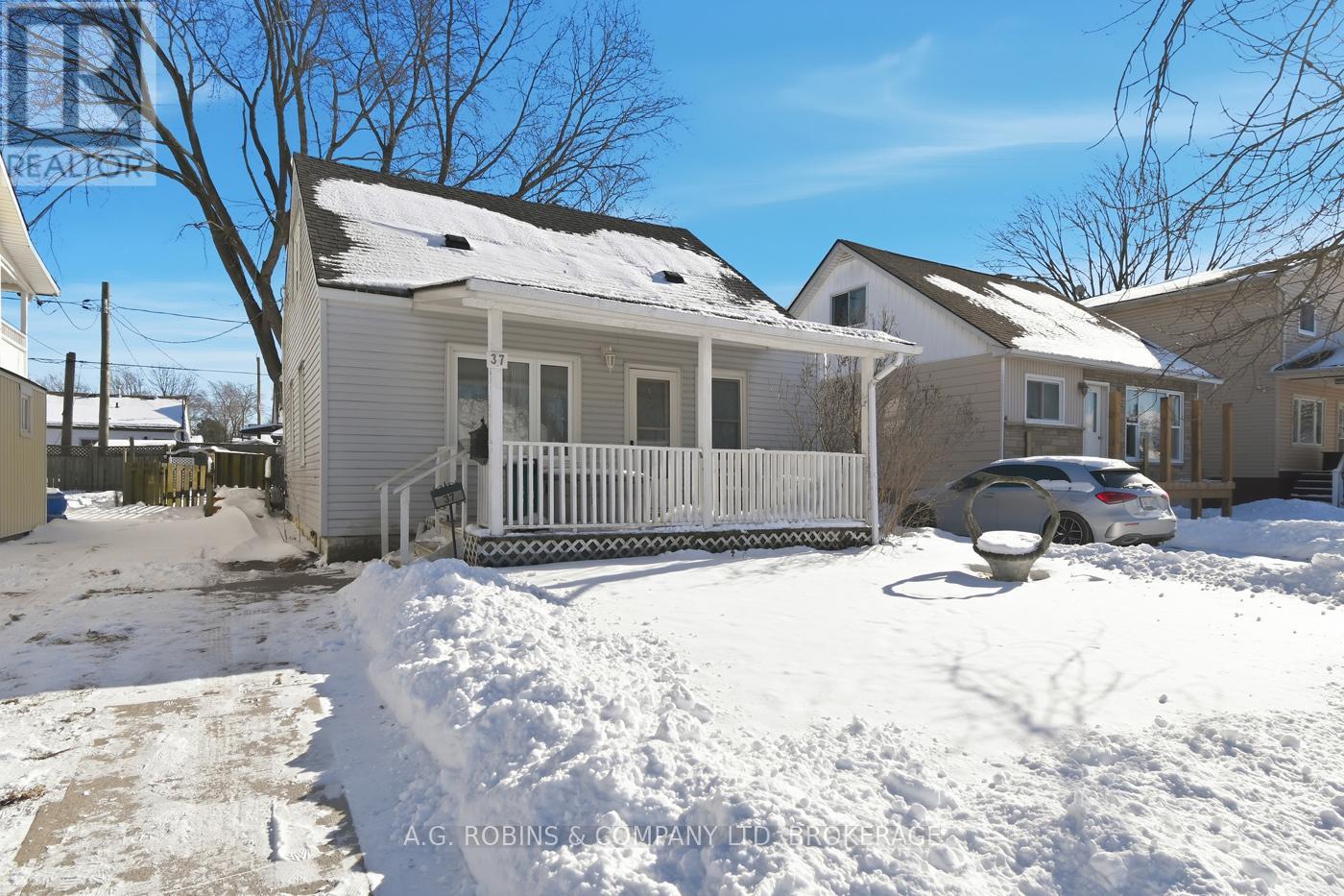 37 Mcnaughton Road, Welland, Ontario  L3B 2R4 - Photo 1 - X12719696