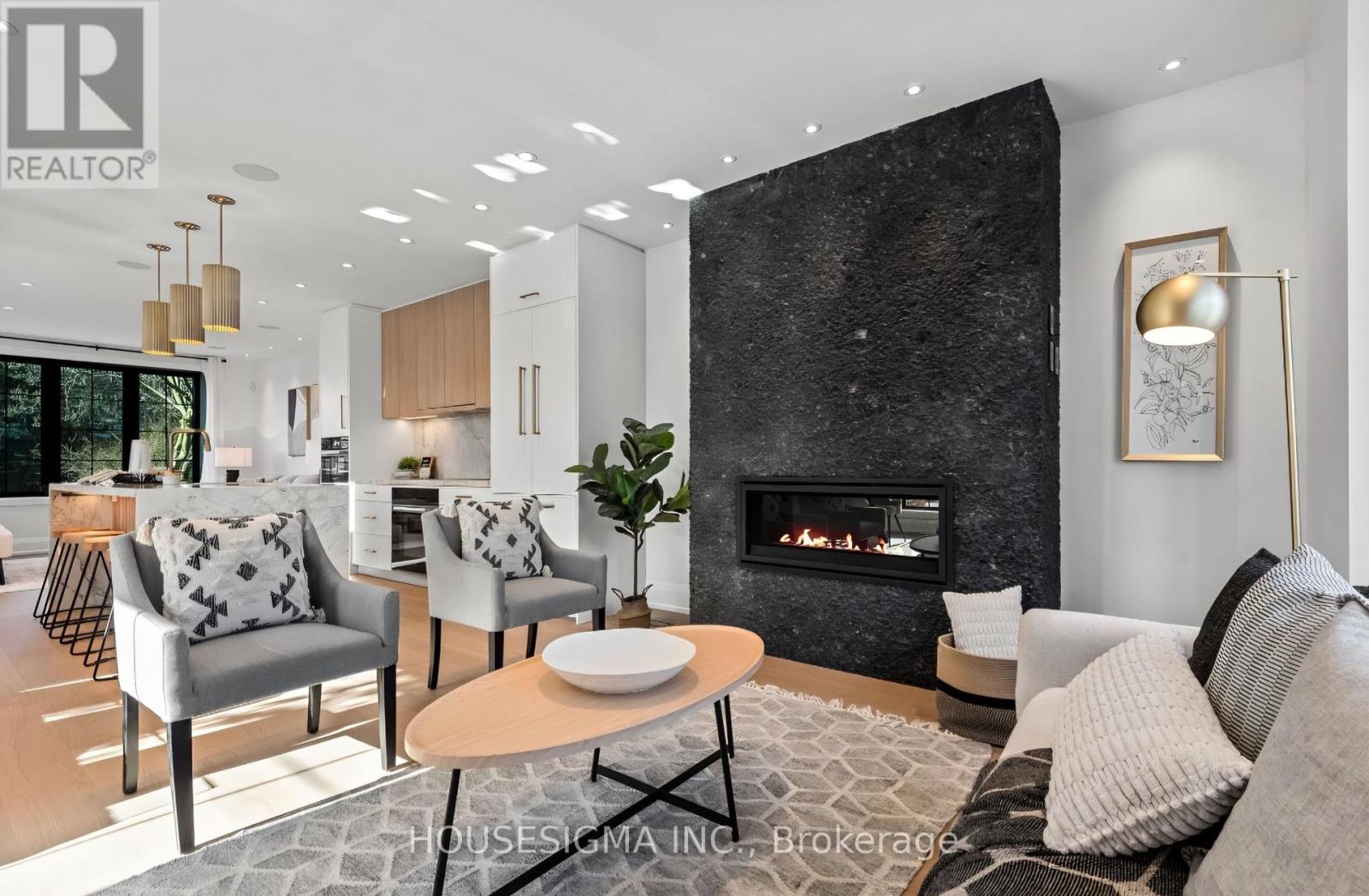 180 Glenwood Crescent, Toronto, Ontario  M4B 1K4 - Photo 4 - E12719656