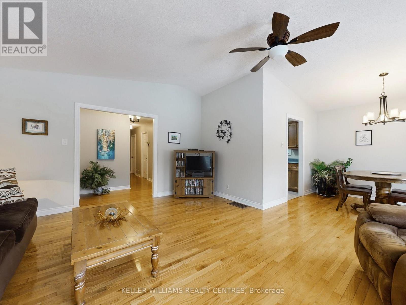 840 Magnolia Avenue, Newmarket, Ontario  L3Y 3C7 - Photo 10 - N12719702