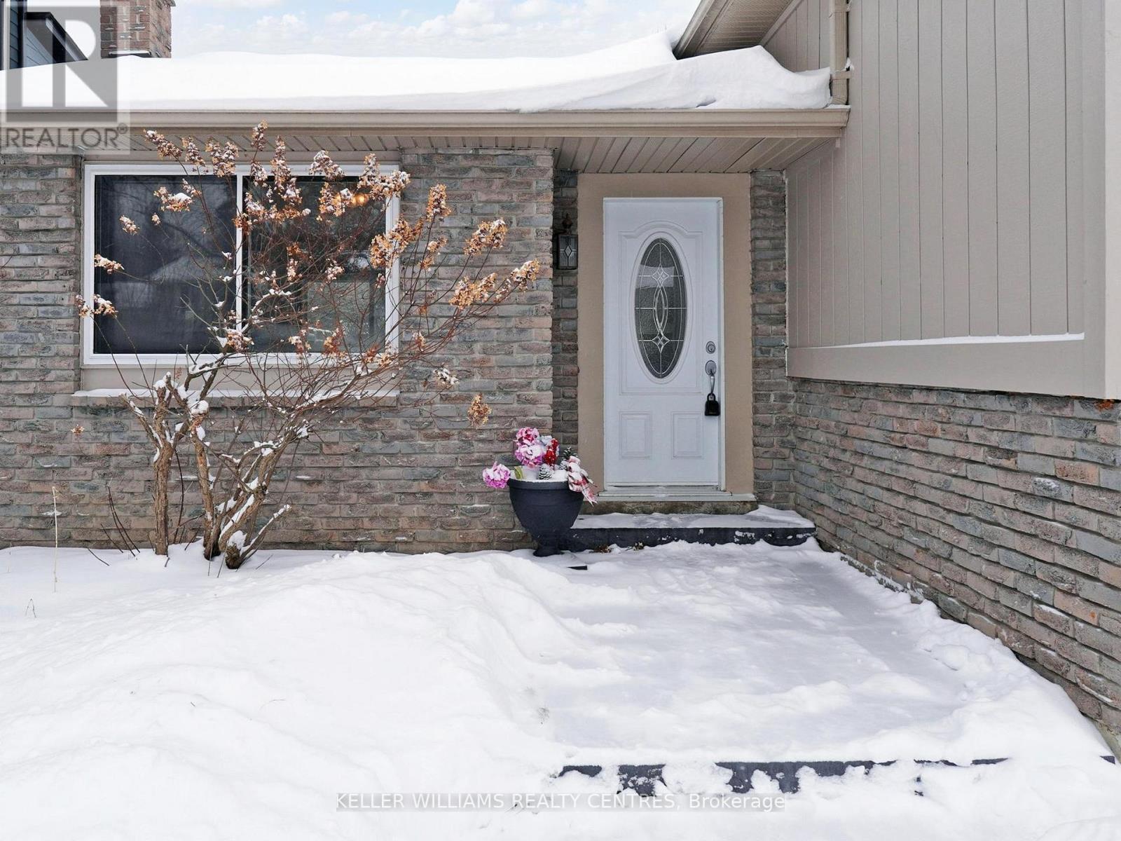 840 Magnolia Avenue, Newmarket, Ontario  L3Y 3C7 - Photo 3 - N12719702