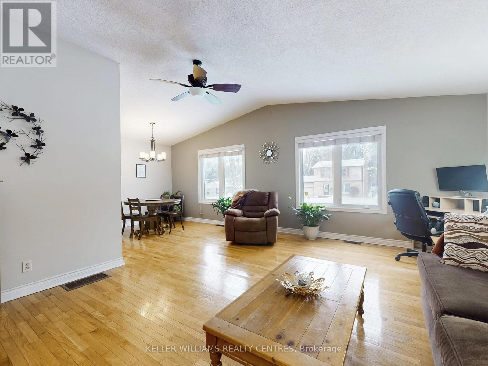 840 Magnolia Avenue, Newmarket, Ontario  L3Y 3C7 - Photo 9 - N12719702