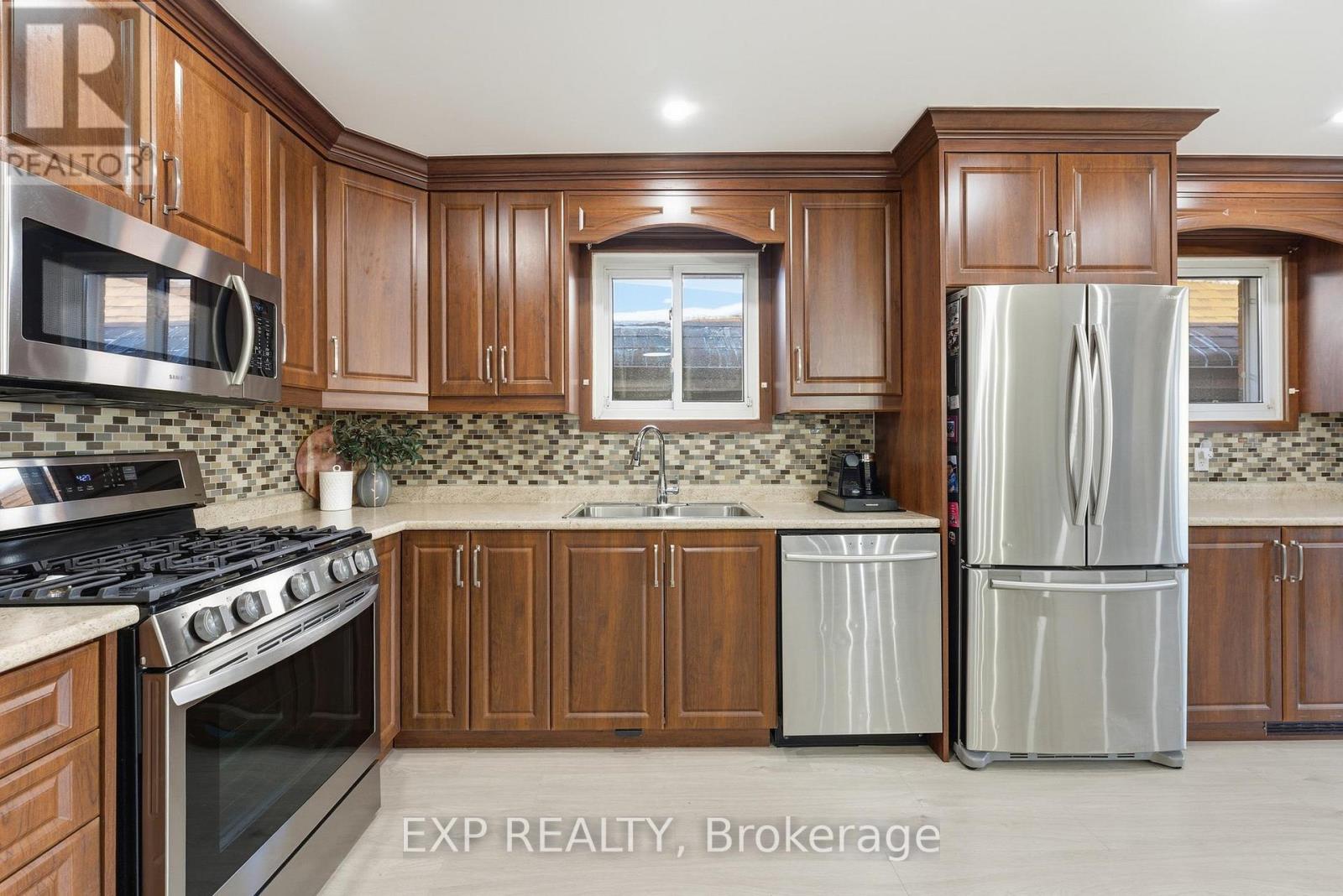 5 Hatherley Road, Toronto, Ontario  M6E 1V8 - Photo 11 - W12719644