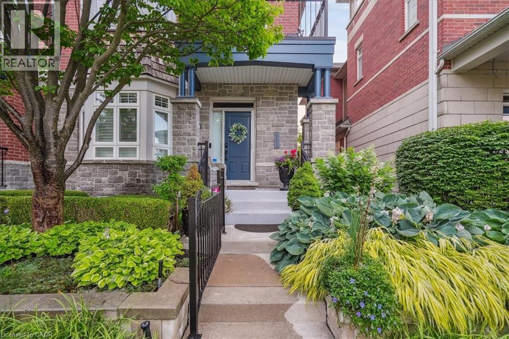 111 St. Lawrence Drive, Mississauga, Ontario  L5G 4V2 - Photo 1 - 40799563