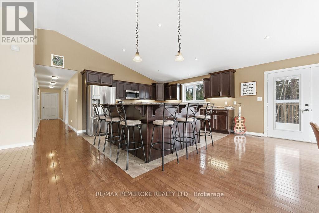 616 Barron Canyon Road, Petawawa, Ontario  K8A 6W7 - Photo 15 - X12719758