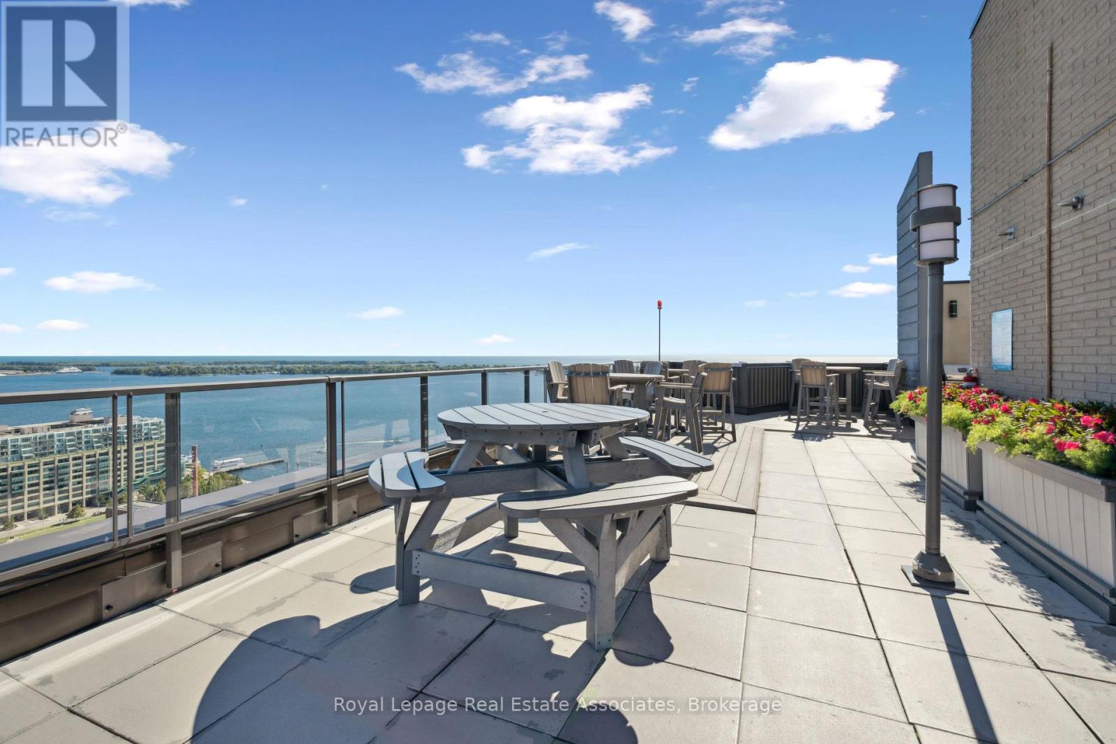 1004 - 260 Queens Quay W, Toronto, Ontario  M5J 2N3 - Photo 15 - C12719738