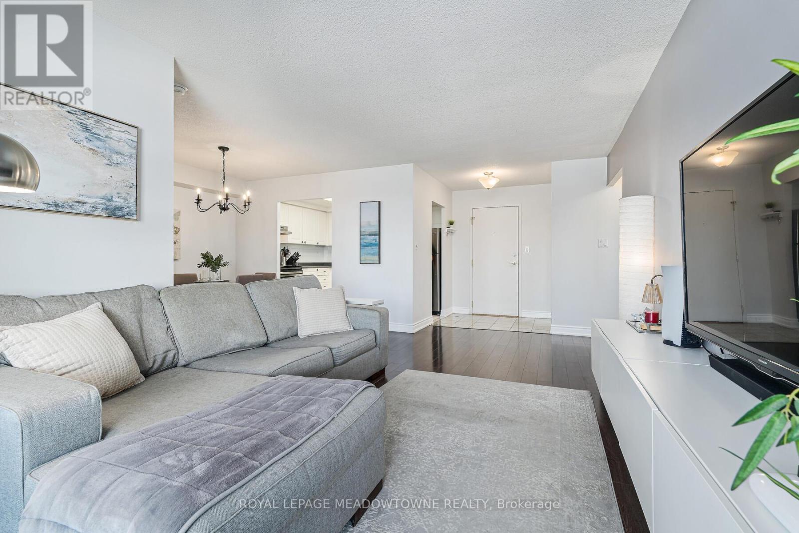 2015 - 135 Hillcrest Avenue, Mississauga, Ontario  L5B 4B1 - Photo 10 - W12719744