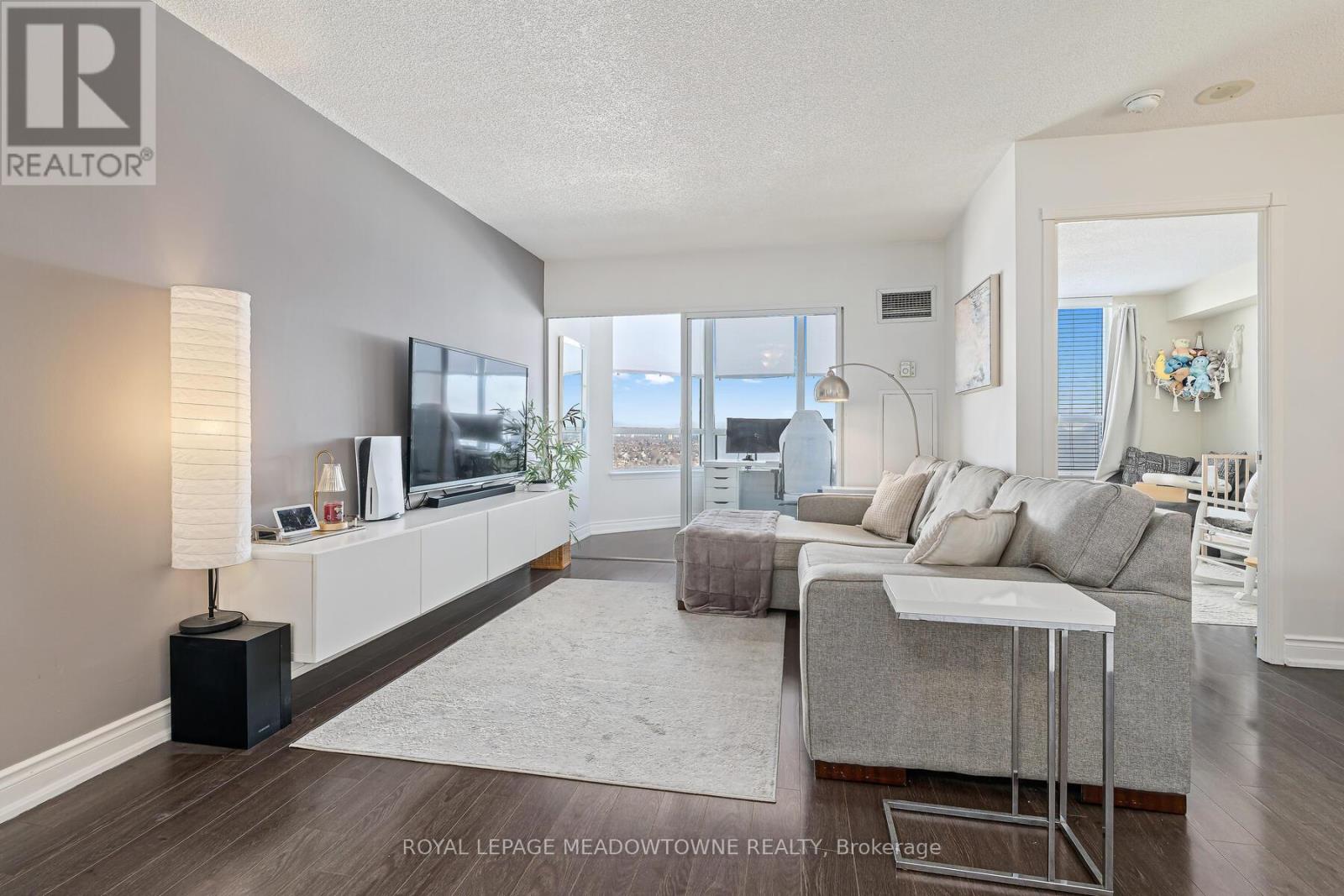 2015 - 135 Hillcrest Avenue, Mississauga, Ontario  L5B 4B1 - Photo 7 - W12719744