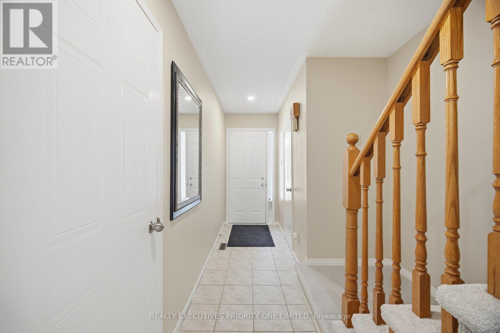 28 Smith Court, Caledon, Ontario  L7E 1R2 - Photo 2 - W12719764