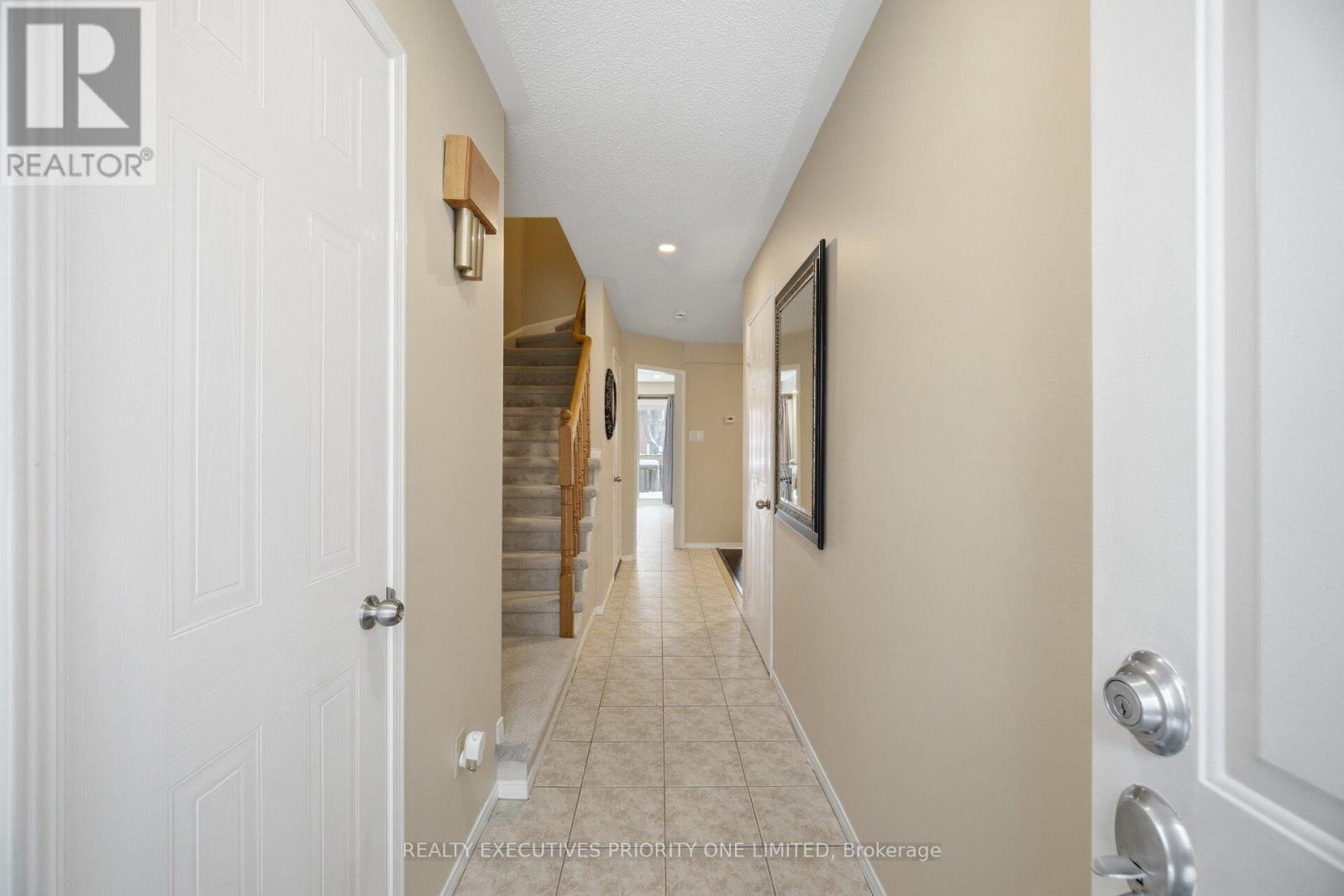 28 Smith Court, Caledon, Ontario  L7E 1R2 - Photo 3 - W12719764