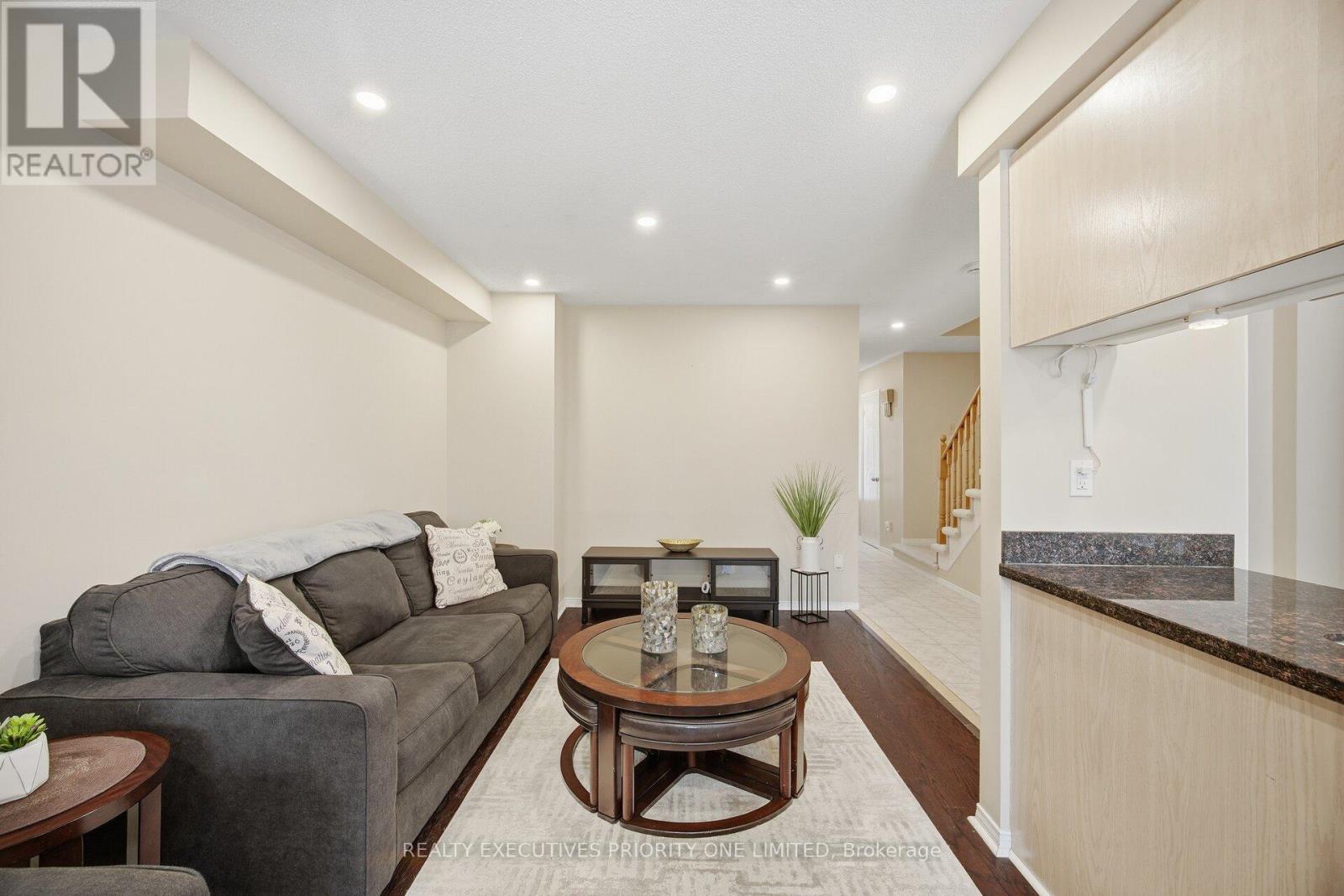 28 Smith Court, Caledon, Ontario  L7E 1R2 - Photo 4 - W12719764