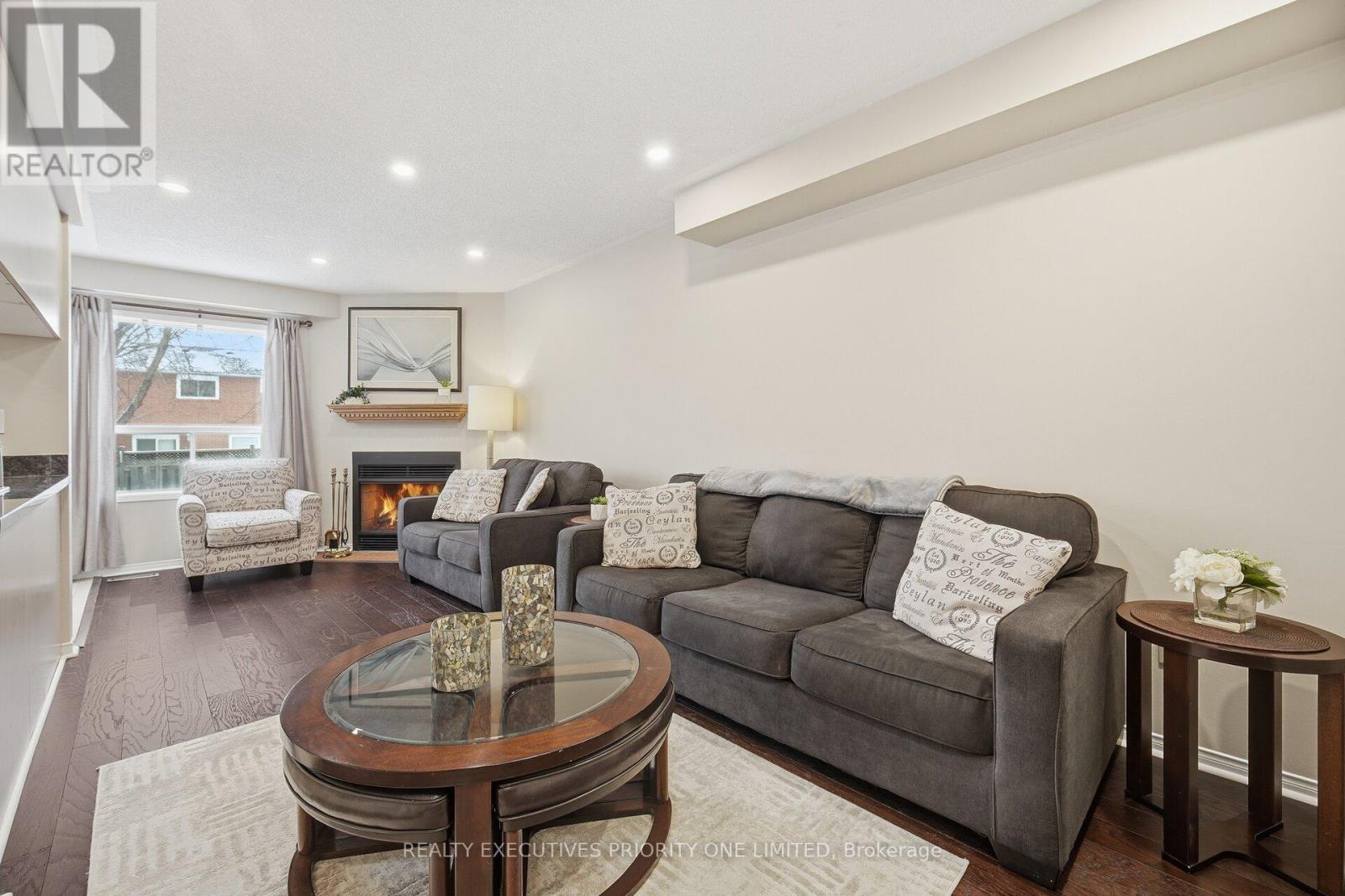 28 Smith Court, Caledon, Ontario  L7E 1R2 - Photo 5 - W12719764