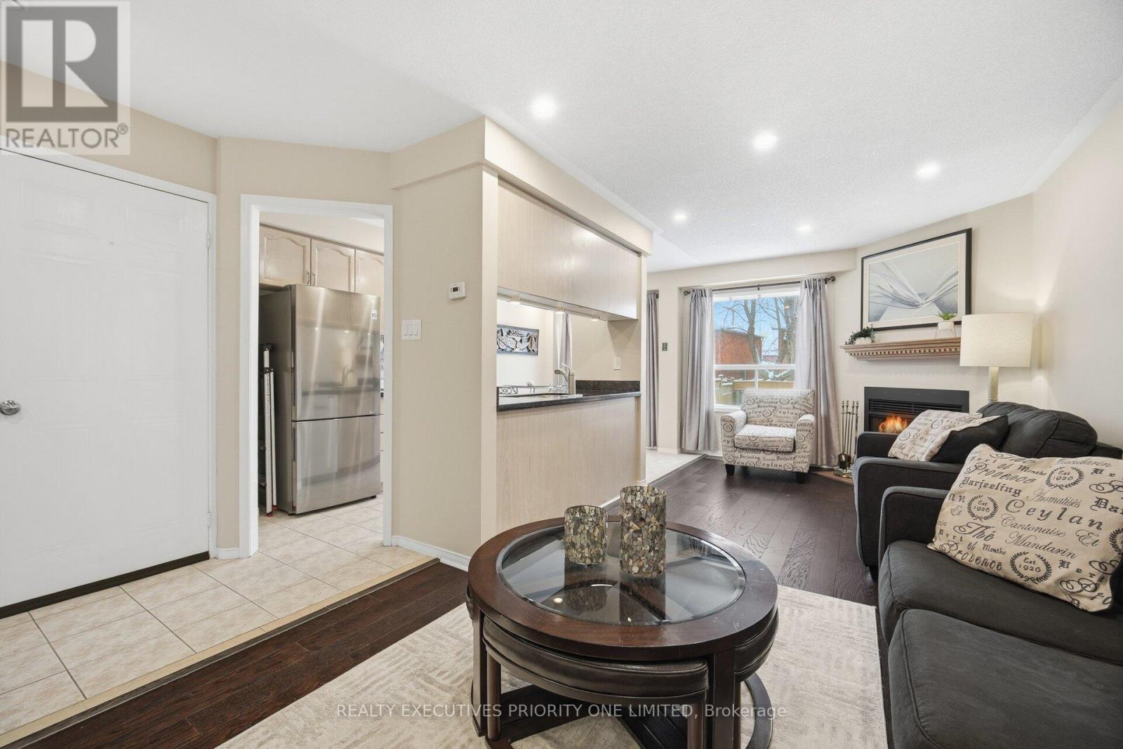 28 Smith Court, Caledon, Ontario  L7E 1R2 - Photo 6 - W12719764