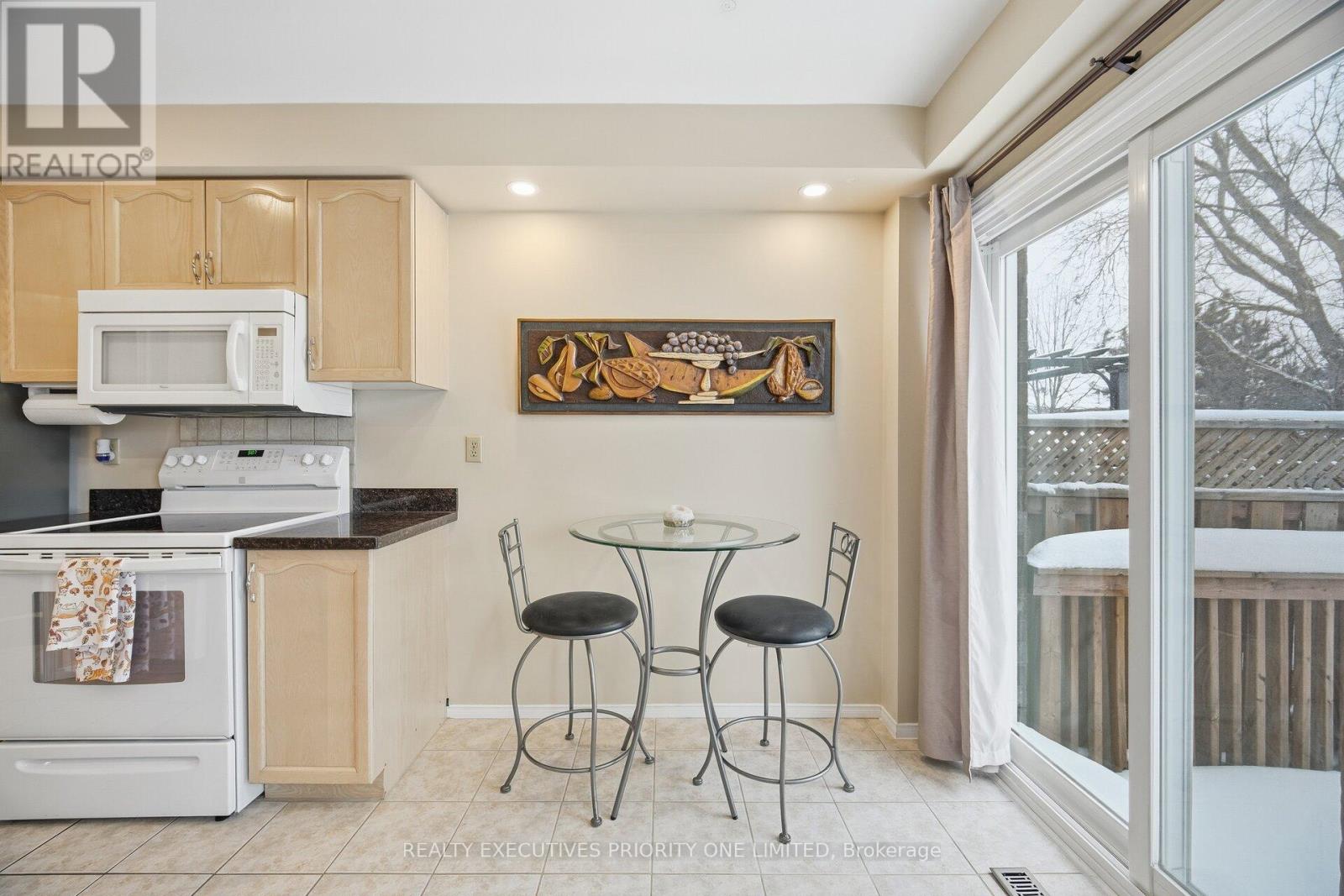 28 Smith Court, Caledon, Ontario  L7E 1R2 - Photo 7 - W12719764