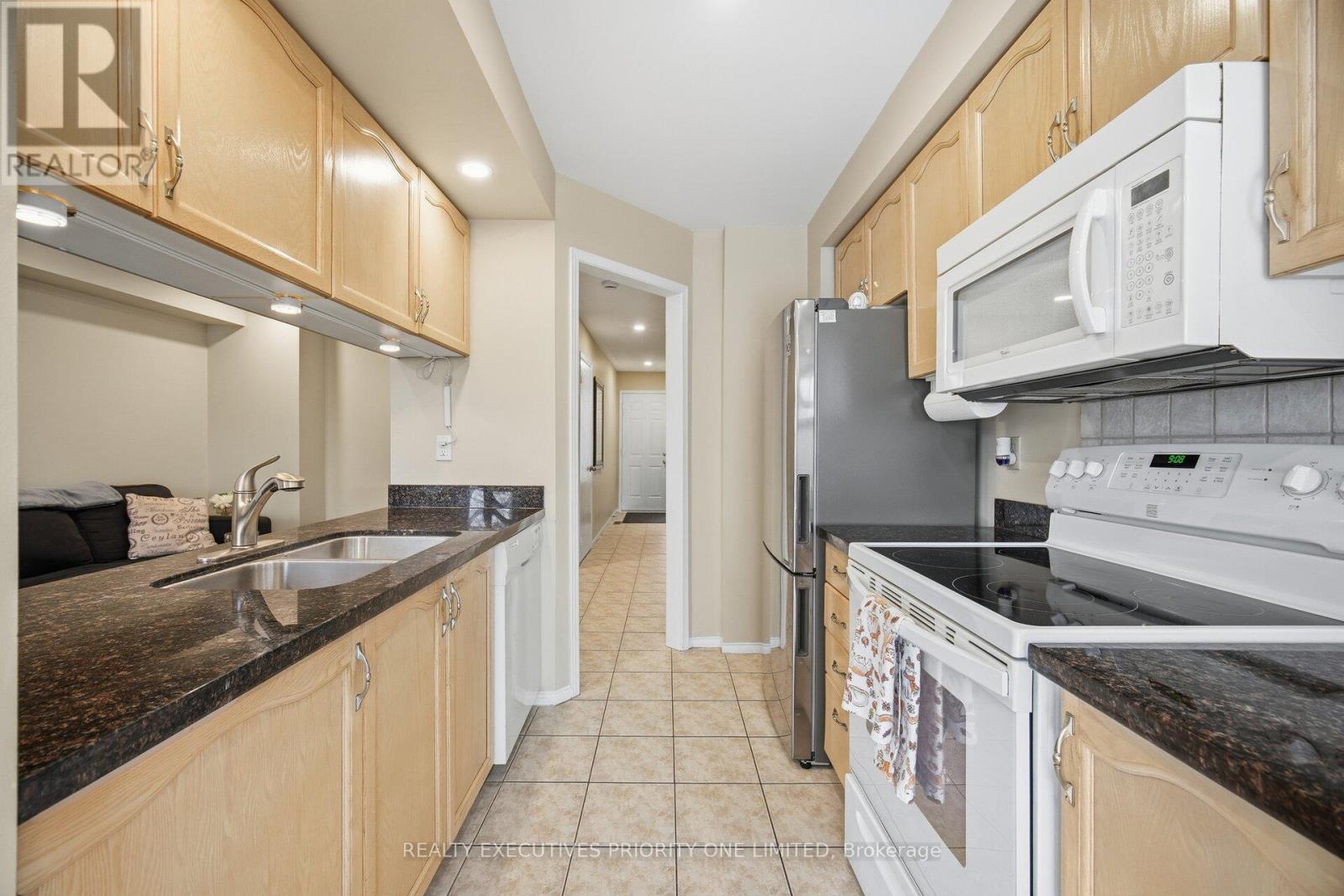 28 Smith Court, Caledon, Ontario  L7E 1R2 - Photo 9 - W12719764