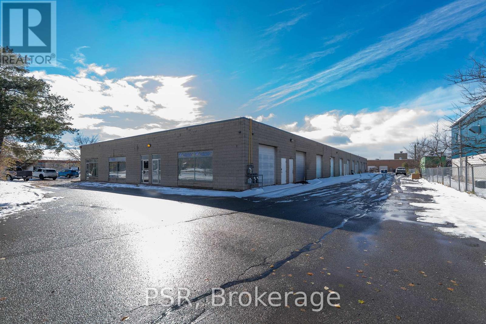 12 - 2 Marconi Court, Caledon, Ontario  L7E 1E5 - Photo 2 - W12636602