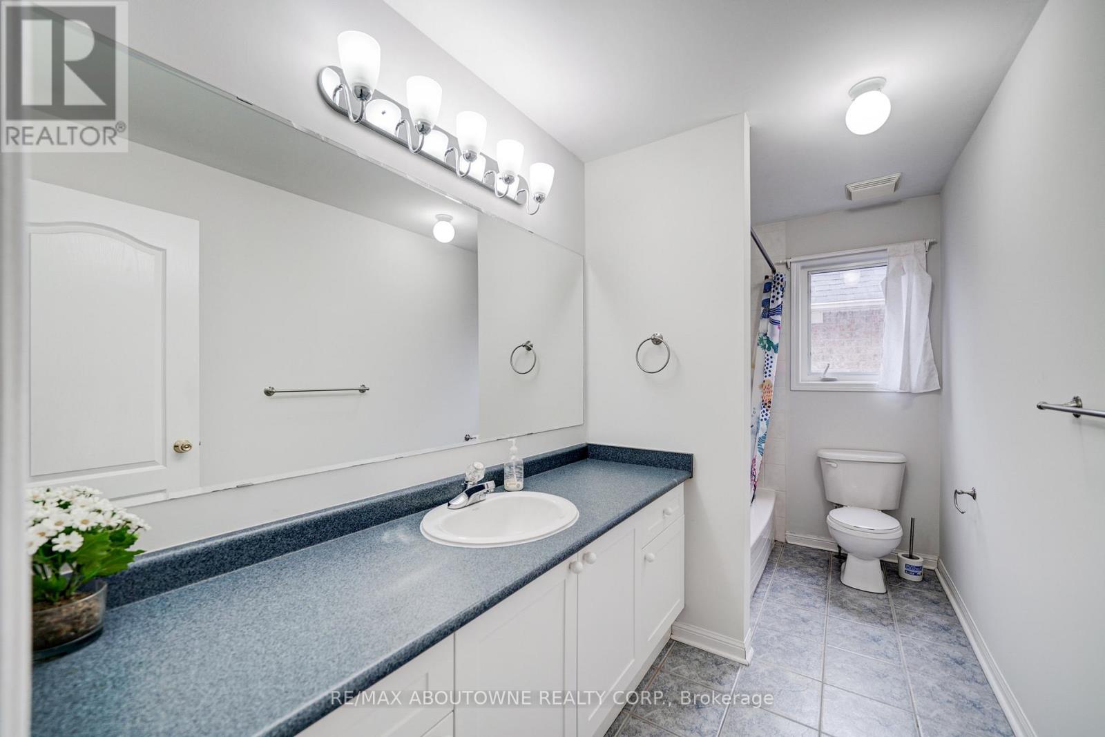 118 Wood Rim Drive, Richmond Hill, Ontario  L4E 4N8 - Photo 24 - N12719778