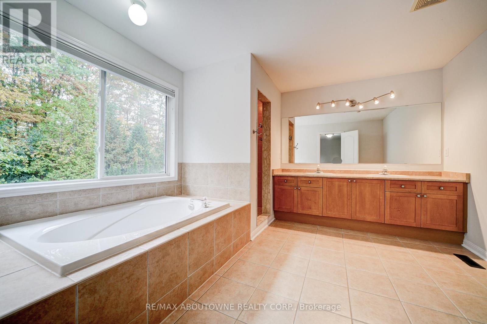 118 Wood Rim Drive, Richmond Hill, Ontario  L4E 4N8 - Photo 31 - N12719778