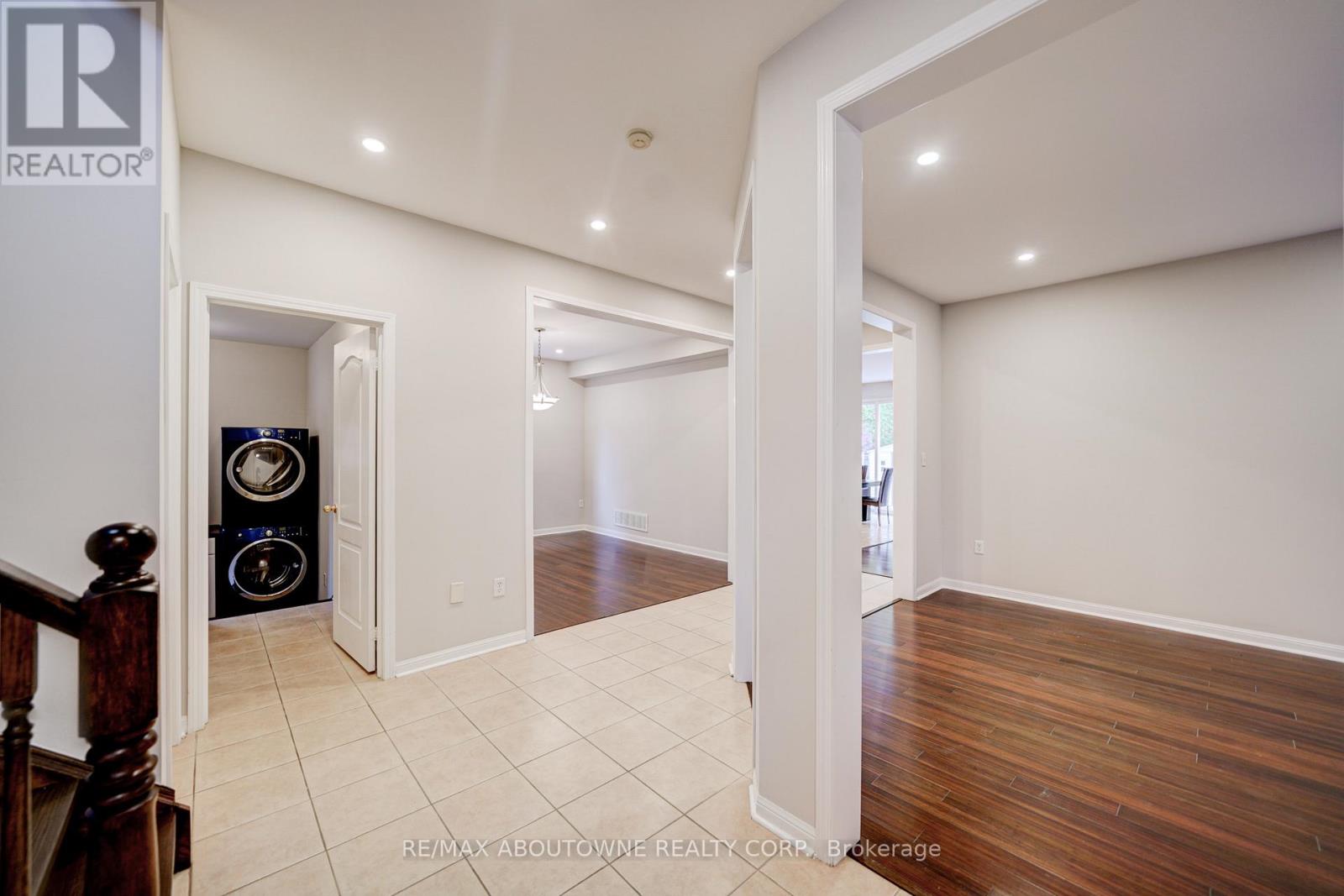 118 Wood Rim Drive, Richmond Hill, Ontario  L4E 4N8 - Photo 4 - N12719778