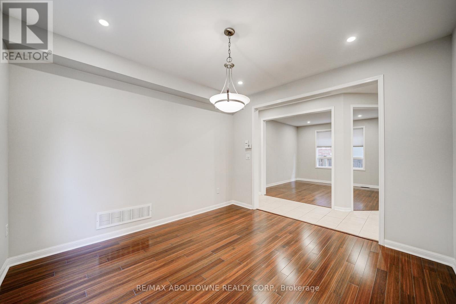 118 Wood Rim Drive, Richmond Hill, Ontario  L4E 4N8 - Photo 5 - N12719778