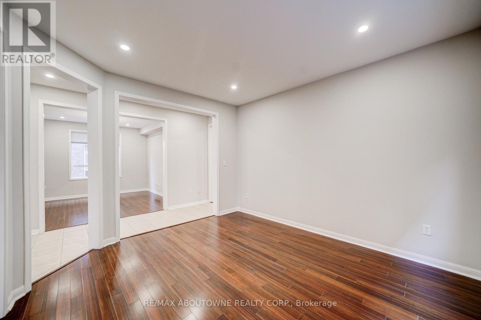 118 Wood Rim Drive, Richmond Hill, Ontario  L4E 4N8 - Photo 7 - N12719778